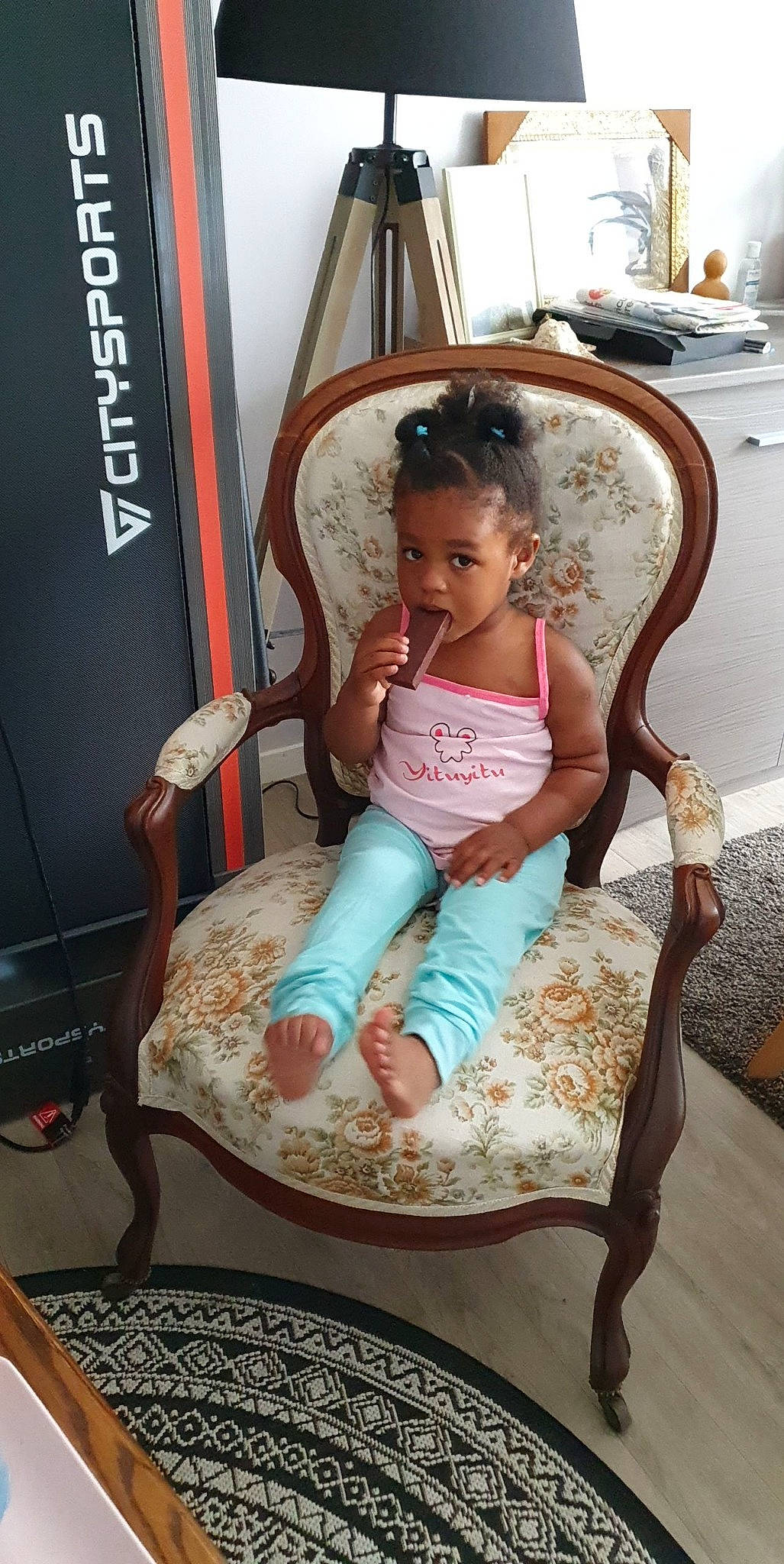 Assiyah participe au concours pour gagner de l'argent avec cette photo : arm, baby, baby_products, baby_toddler_clothing, beauty, cabinetry, chair, child, comfort, event, fun, furniture, happy, head, lap, leisure, person, room, sitting, thigh
