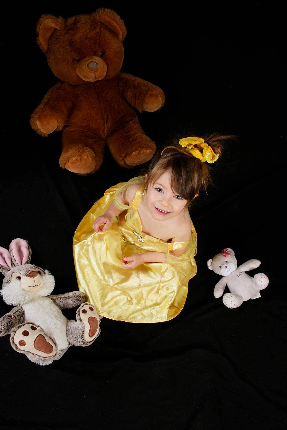 Eloise participe au concours pour gagner de l'argent avec cette photo : baby, baby_toys, child, costume_hat, event, fashion_accessory, fawn, flash_photography, flooring, fun, fur, happy, joy, ornament, person, petal, pink, plush, stuffed_toy, teddy_bear