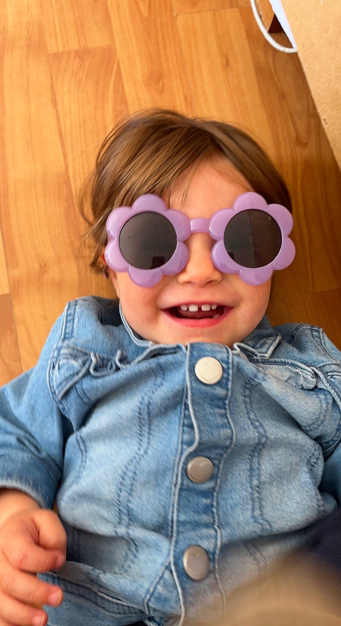 Eloïse a rejoint le concours — aidez-le/la à gagner de superbes lots ! cheek, chin, clothing, eyelash, eyewear, facial_expression, fashion, glasses, goggles, hairstyle, head, lip, nose, outerwear, person, product, skin, sleeve, smile, sunglasses