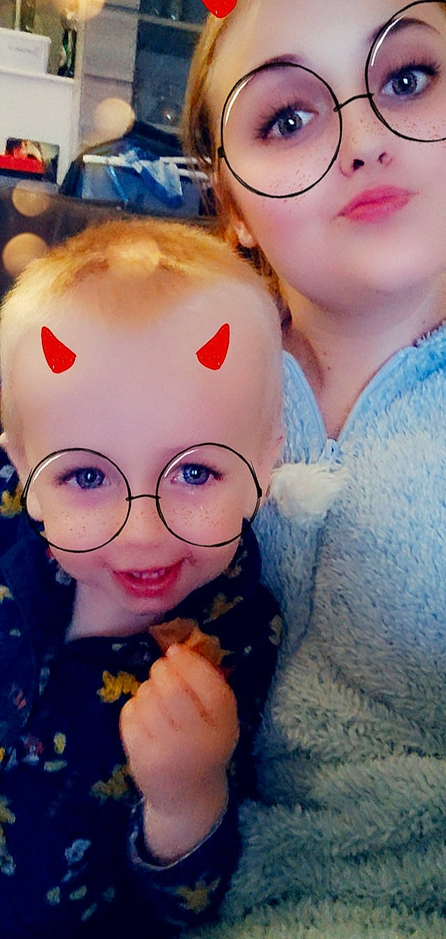 Axel participe au concours pour gagner de l'argent avec cette photo : cheek, chin, ear, eye, eyebrow, eyelash, eyewear, face, facial_expression, glasses, head, human, lip, mouth, nose, organ, person, skin, smile, vision_care