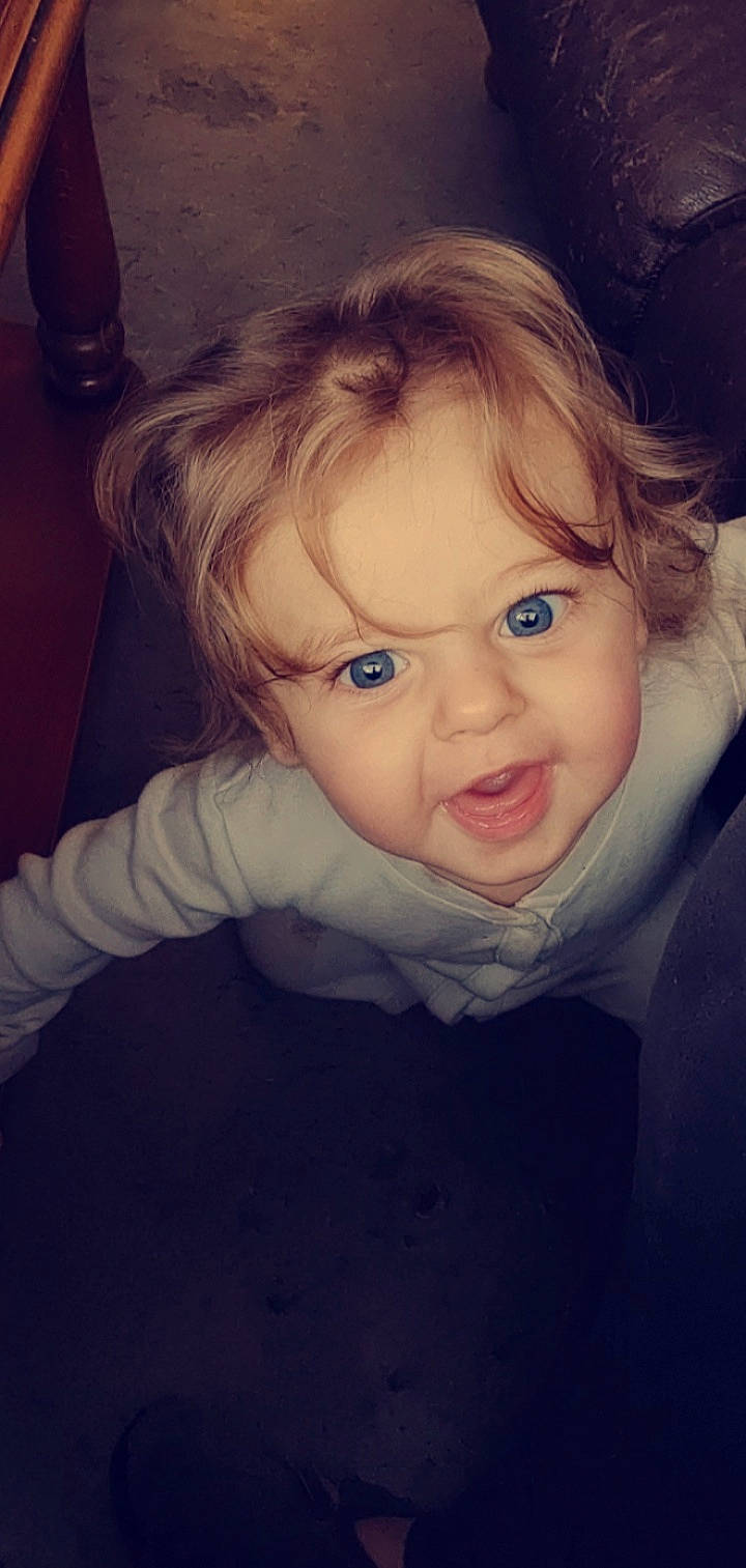 Jayce a rejoint le concours — aidez-le/la à gagner de superbes lots ! arm, cheek, chin, cloud, ear, eyebrow, eyelash, flash_photography, hair, hand, head, human_body, iris, lip, mouth, nose, person, skin, sleeve, smile