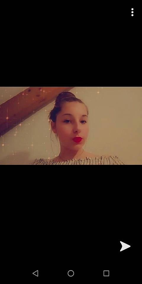 Clara a rejoint le concours — aidez-le/la à gagner de superbes lots ! beauty, chin, eyebrow, face, hair, hairstyle, head, human, jaw, lip, long_hair, neck, nose, person, photo_shoot, photography, portrait, selfie, skin, sky