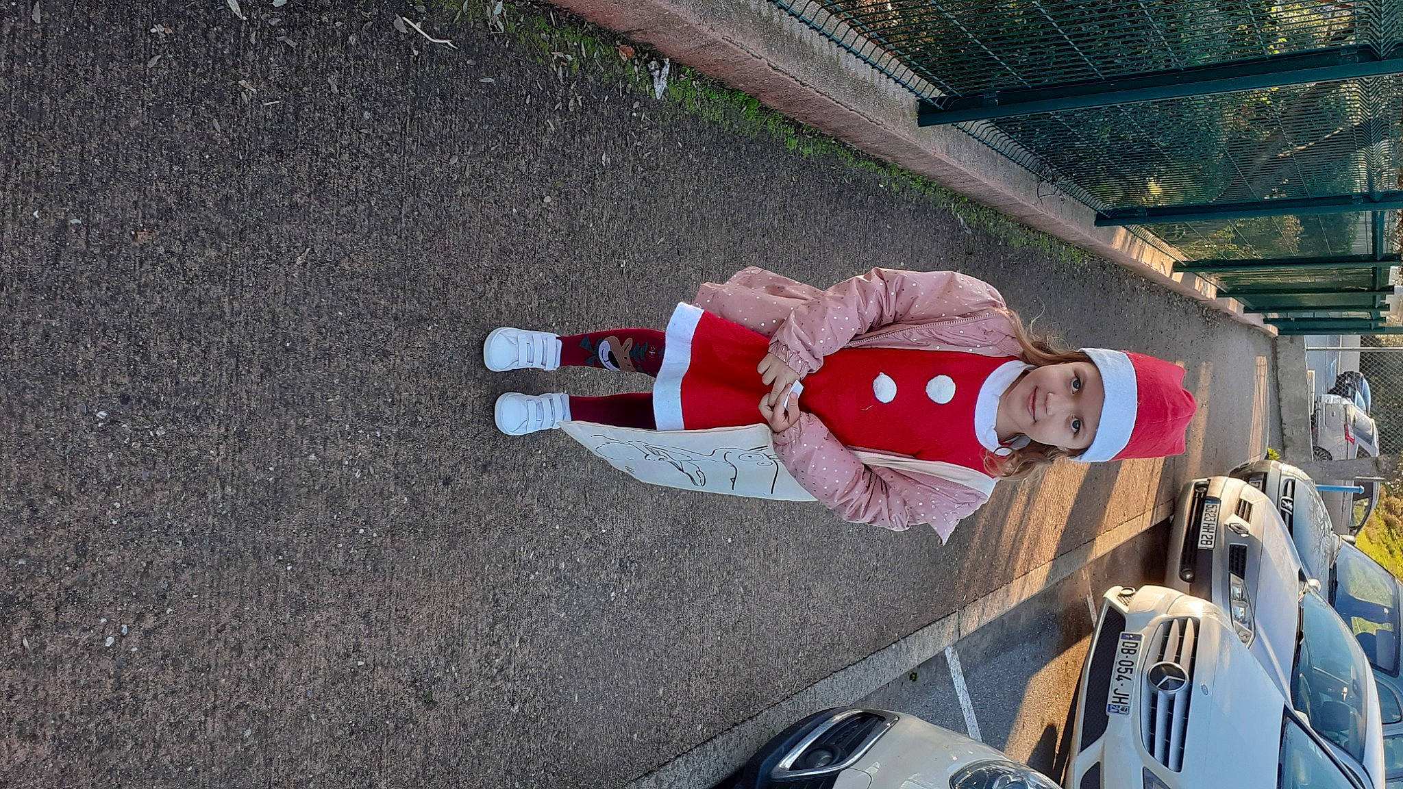 Andra Florina participe au concours pour gagner de l'argent avec cette photo : asphalt, automotive_design, automotive_exterior, automotive_lighting, automotive_window_part, bumper, car, carmine, concrete, family_car, fun, hat, headwear, joy, luxury_vehicle, motor_vehicle, person, road_surface, sidewalk, toddler