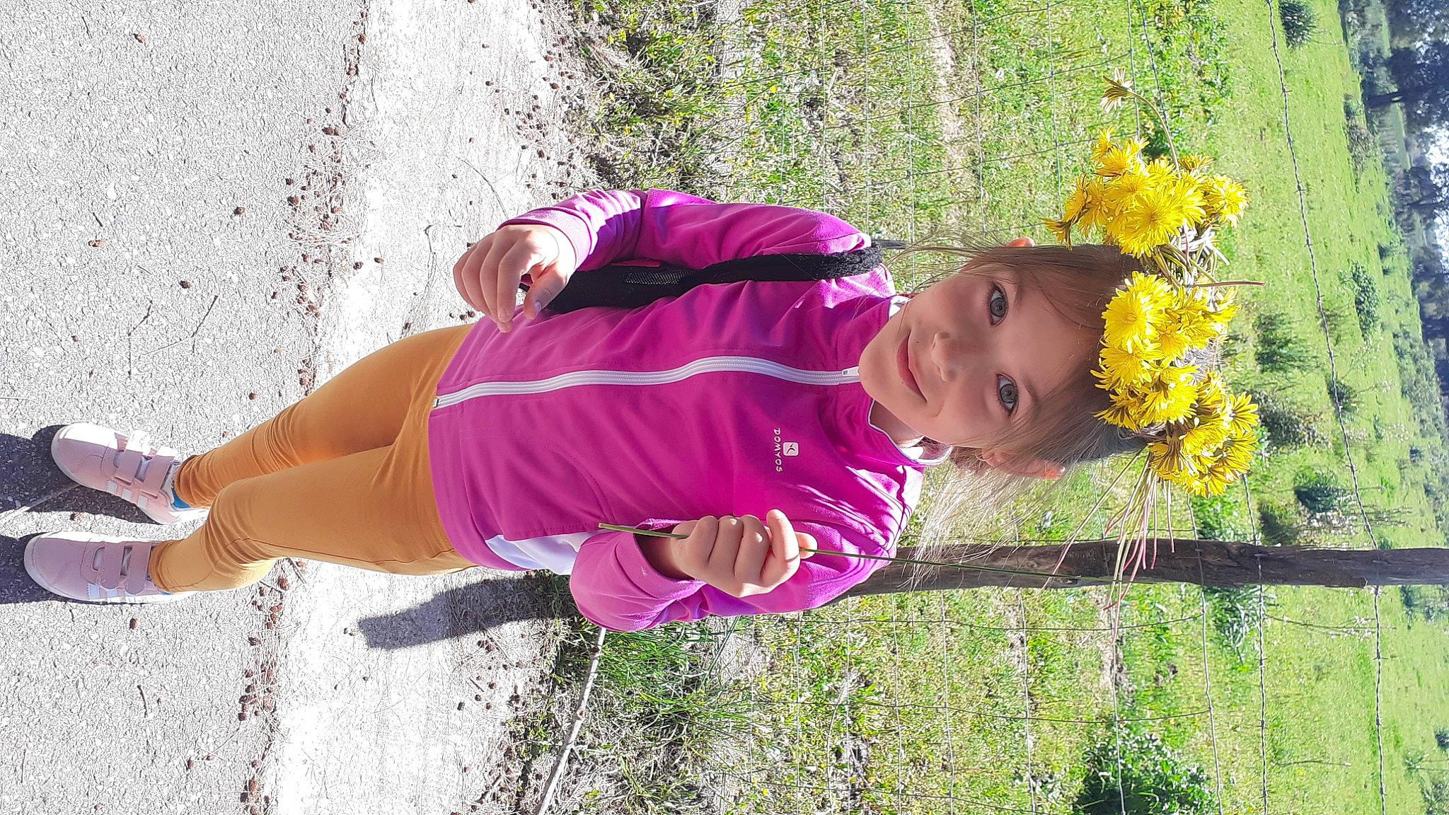 Roxana Denisa participe au concours pour gagner de l'argent avec cette photo : baby_toddler_clothing, beauty, flower, fun, grass, happy, hat, headwear, human_leg, joy, knee, leaf, leisure, magenta, people_in_nature, person, pink, plant, smile, thigh