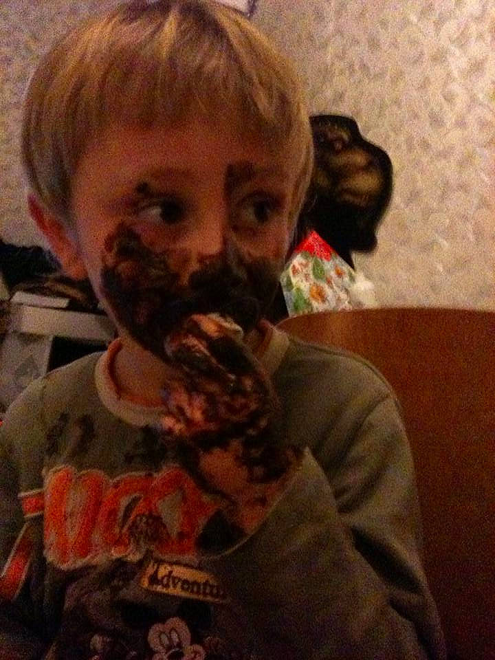 Fafa participe au concours pour gagner de l'argent avec cette photo : beard, cheek, chin, comfort, cool, ear, eyewear, facial_hair, flesh, forehead, fun, hair_coloring, jaw, moustache, mouth, neck, nose, person, sleeve, surfer_hair