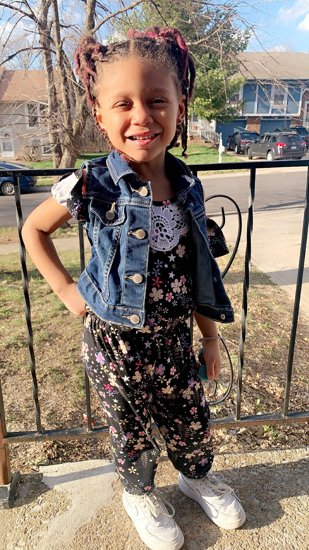 Samira is registered to the contest to win money with this photo: child, cool, denim, eye, eyewear, face, fun, grass, hair, happy, joy, leisure, pattern, person, plant, sleeve, smile, snapshot, summer, t_shirt