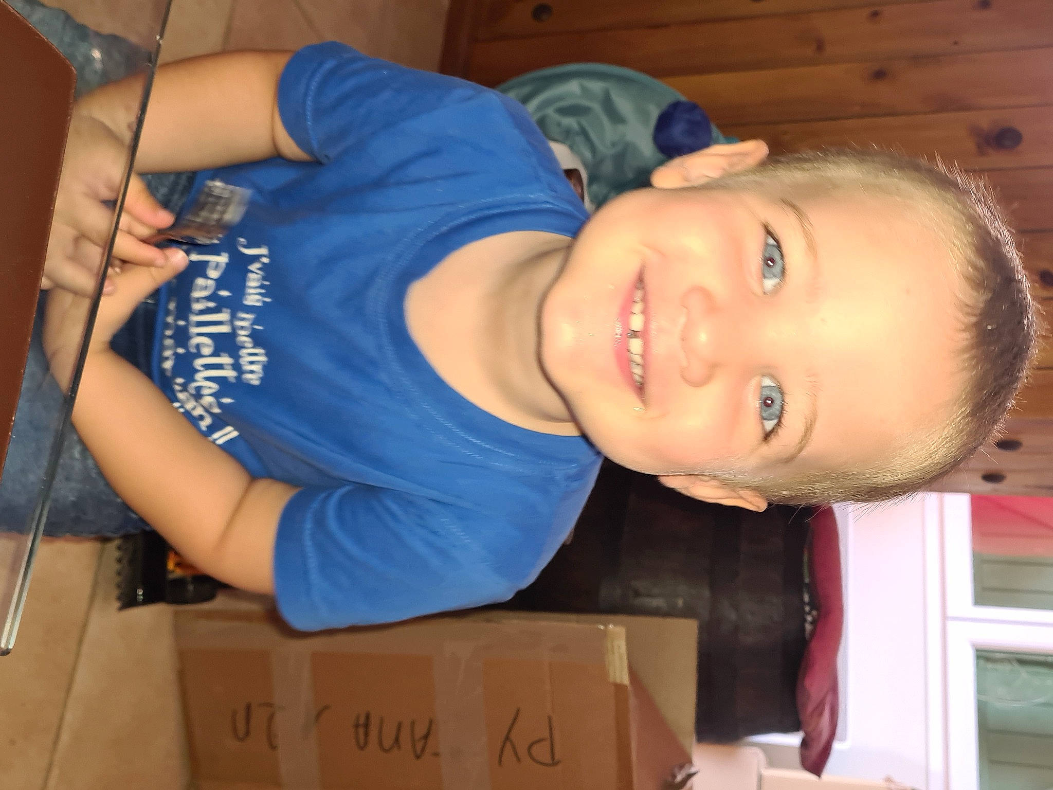 Kylian a rejoint le concours — aidez-le/la à gagner de superbes lots ! abdomen, arm, baby_toddler_clothing, chest, elbow, electric_blue, happy, hat, jaw, joy, mouth, muscle, nose, person, sleeve, smile, t_shirt, thigh, thumb, toddler