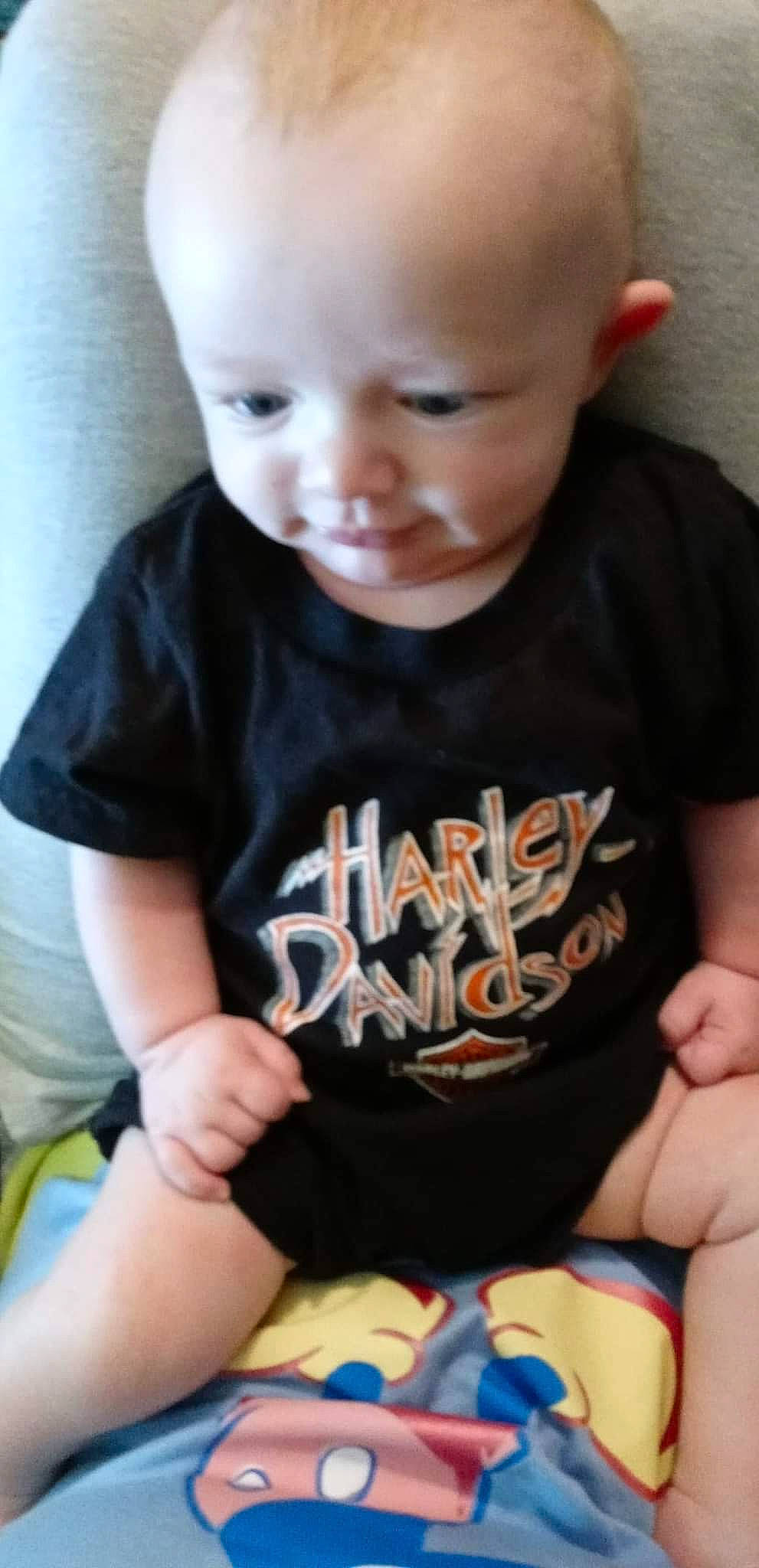 Cullen is registered to the contest to win money with this photo: arm, black, cheek, chin, eye, face, facial_expression, hairstyle, hand, head, joint, lip, mouth, muscle, nose, organ, person, product, shoulder, skin