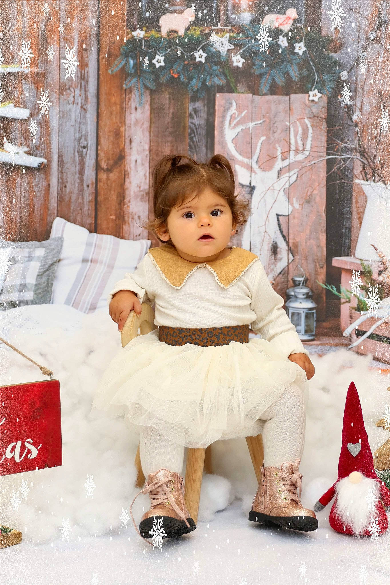 Lyna a rejoint le concours — aidez-le/la à gagner de superbes lots ! bridal_accessory, bridal_clothing, child, dress, event, fashion_design, flash_photography, formal_wear, gown, happy, peach, person, pink, sandal, sitting, surprise, textile, toddler, tradition, wedding_ceremony_supply