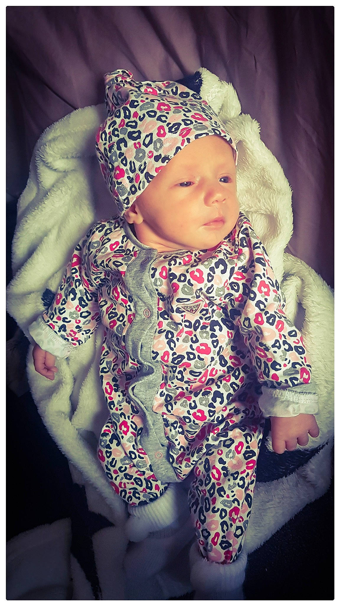 Angelina a rejoint le concours — aidez-le/la à gagner de superbes lots ! baby, baby_sleeping, baby_toddler_clothing, cap, child, cool, face, hand, happy, headgear, headwear, human_body, lip, magenta, outerwear, pattern, person, pink, sleeve, snapshot