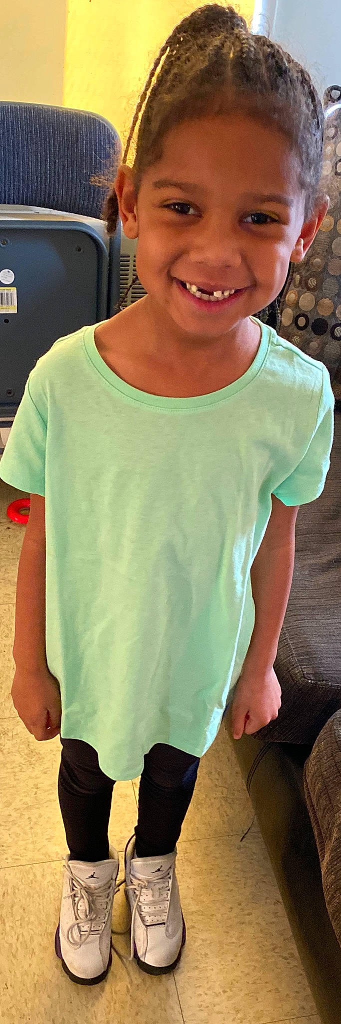 Miya is registered to the contest to win money with this photo: clothing, joy, neck, person, shoulder, sleeve, sportswear, t_shirt, top