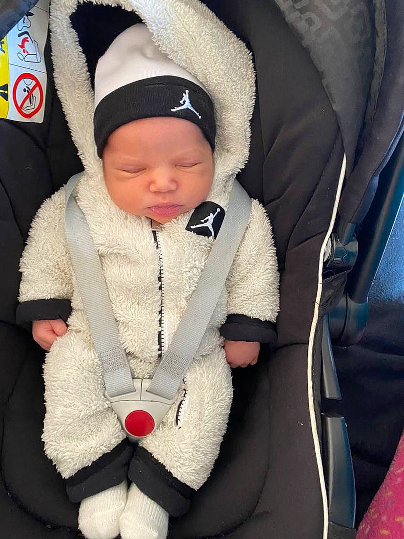 Lawson participe au concours pour gagner de l'argent avec cette photo : baby, baby_products, baby_safety, baby_toddler_clothing, cap, carmine, child, collar, comfort, electric_blue, fur, headwear, outerwear, pattern, person, product, sleeve, textile, thumb, toddler