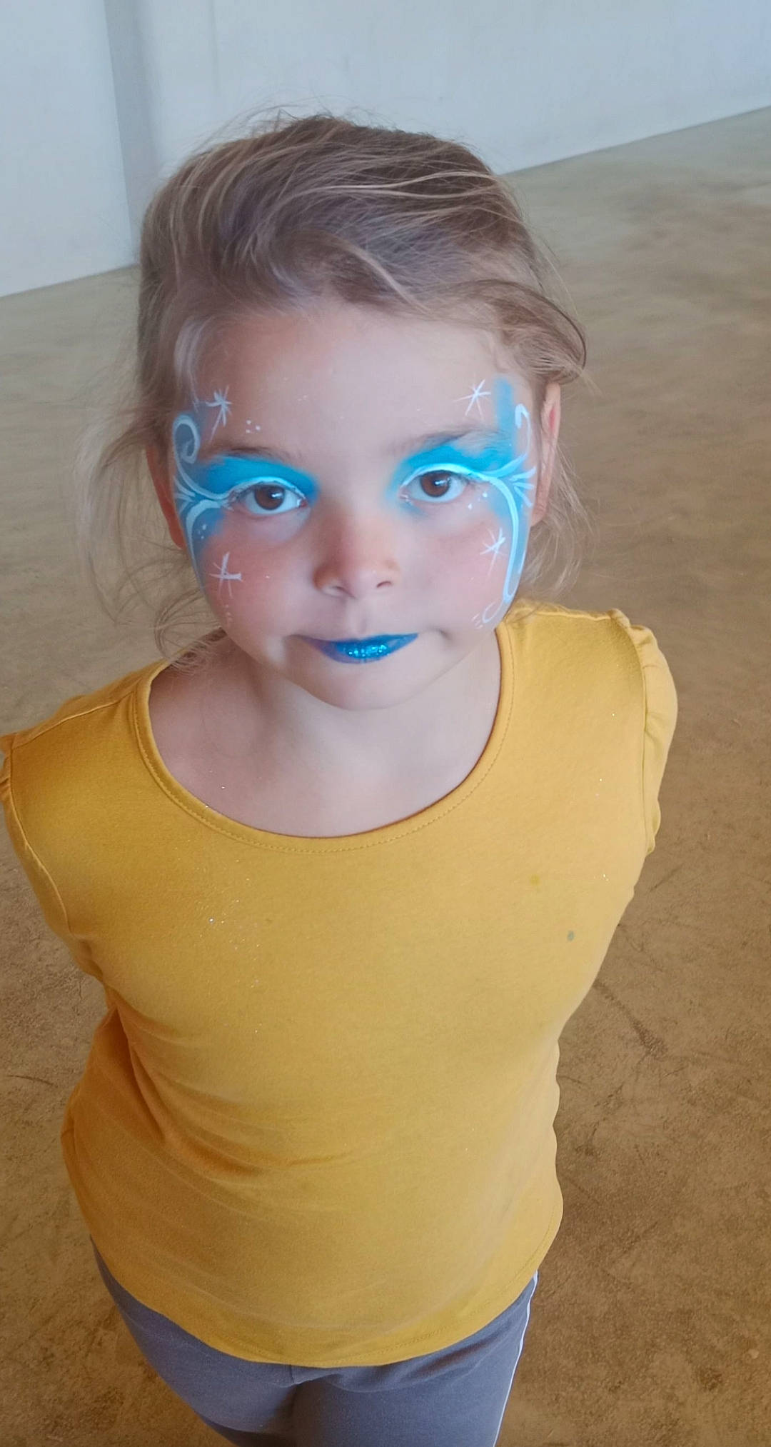 Laura a rejoint le concours — aidez-le/la à gagner de superbes lots ! cheek, chest, eye, eyebrow, eyelash, forehead, glasses, hair, happy, human_body, iris, jaw, lip, mouth, neck, nose, person, skin, smile, t_shirt