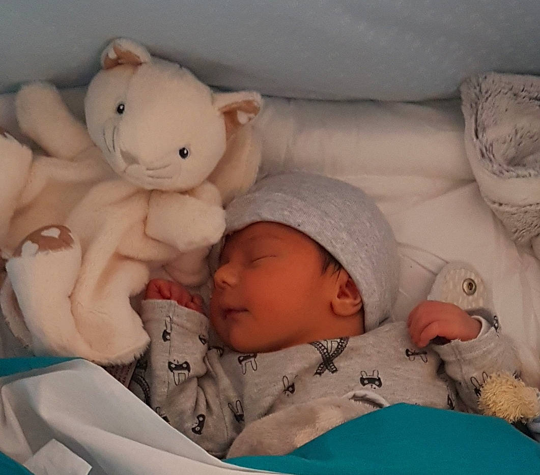 Louis participe au concours pour gagner de l'argent avec cette photo : baby, baby_products, baby_sleeping, bedtime, birth, child, comfort, infant_bed, nap, person, product, skin, sleep, toddler