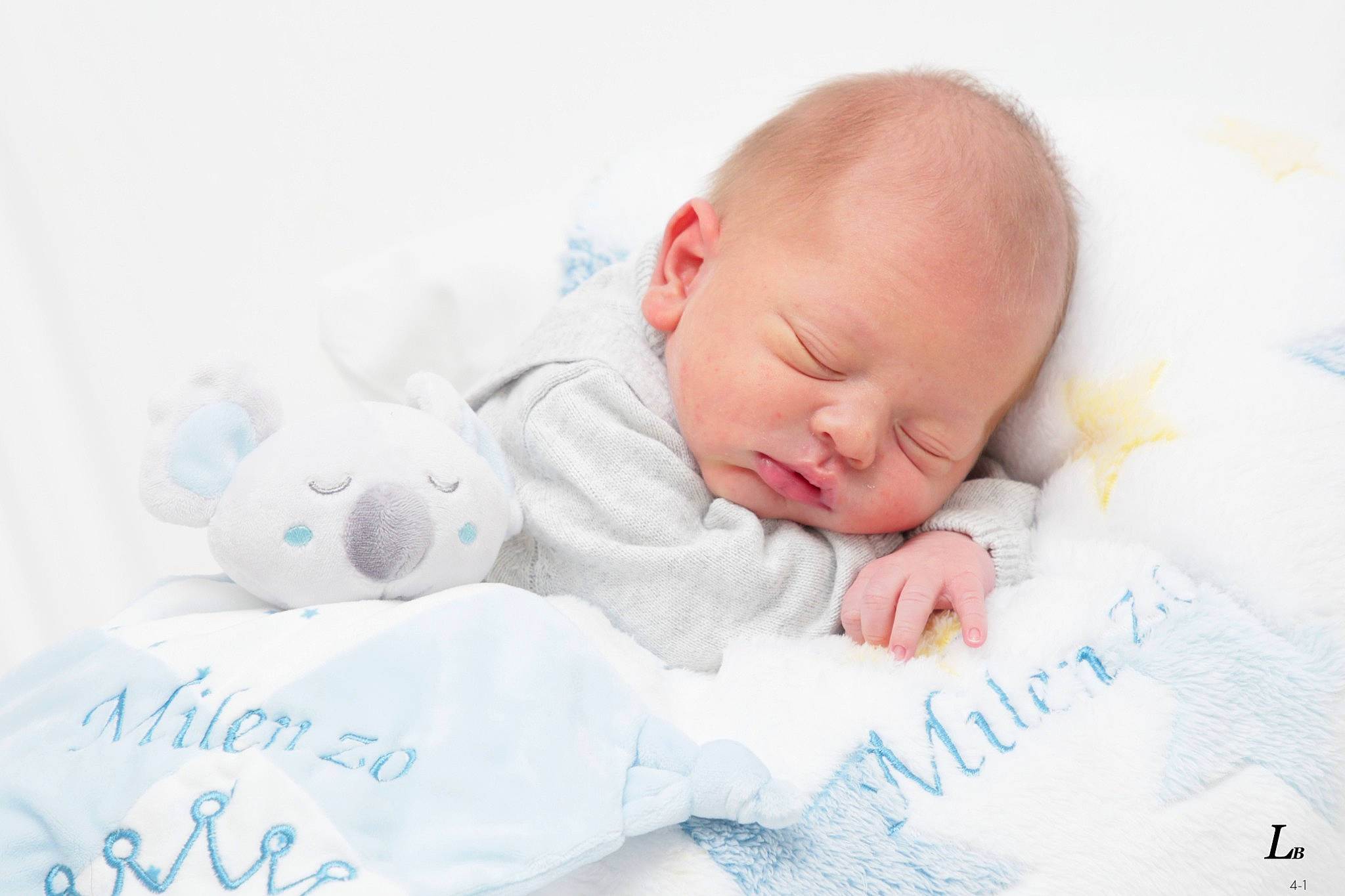 Milenzo participe au concours pour gagner de l'argent avec cette photo : baby, baby_products, baby_sleeping, baby_toddler_clothing, bedding, bedtime, child, comfort, facial_expression, font, happy, linens, mammal, nap, person, product, room, skin, sleep, textile