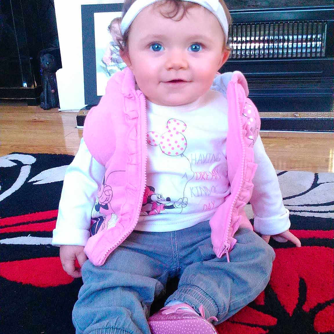 Layla-Mae is registered to the contest to win money with this photo: