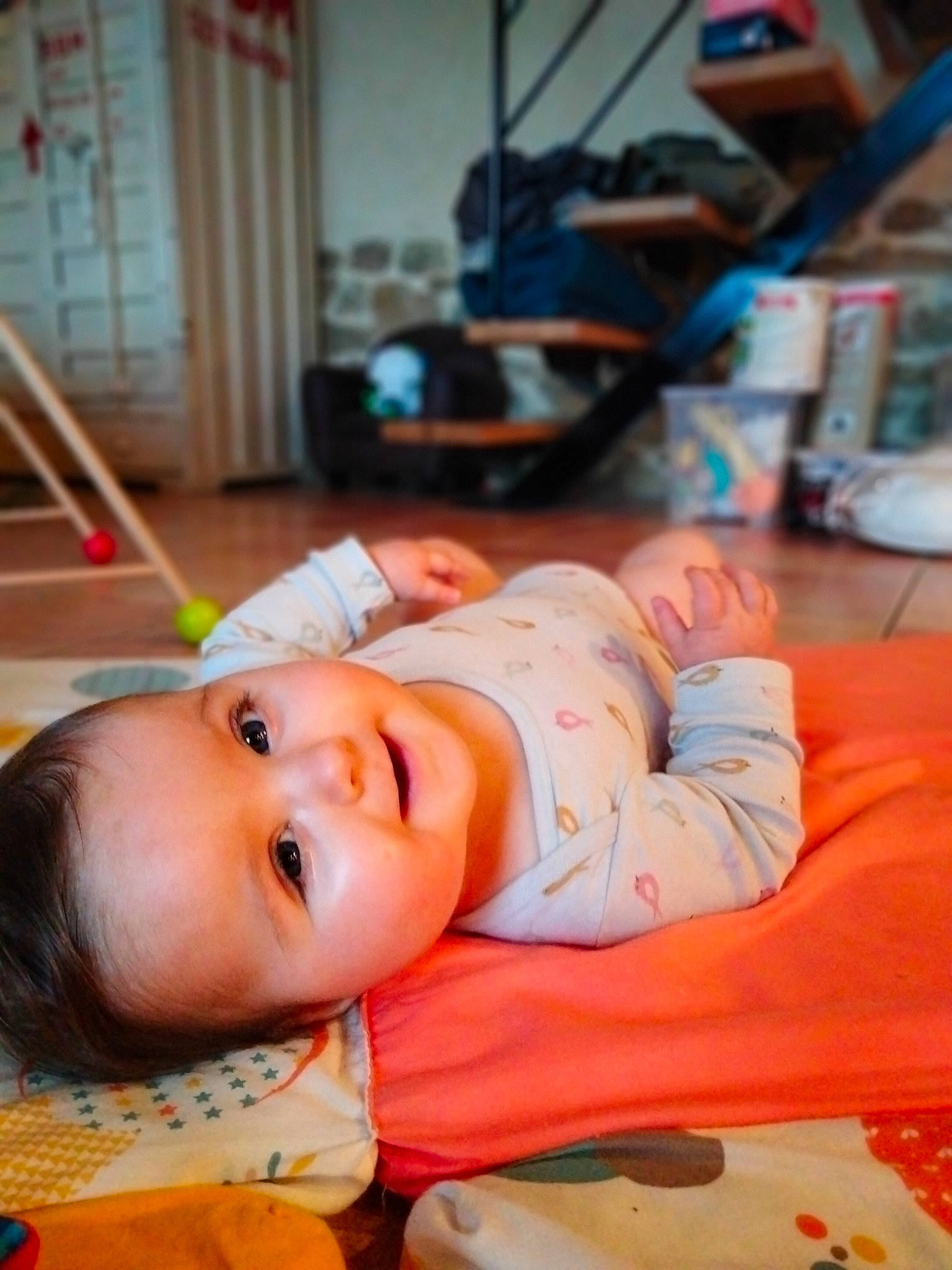 Zélie a rejoint le concours — aidez-le/la à gagner de superbes lots ! baby, baby_products, baby_toddler_clothing, cheek, child, comfort, curtain, eye, flooring, fun, mouth, nose, orange, person, room, service, sitting, skin, smile, toddler