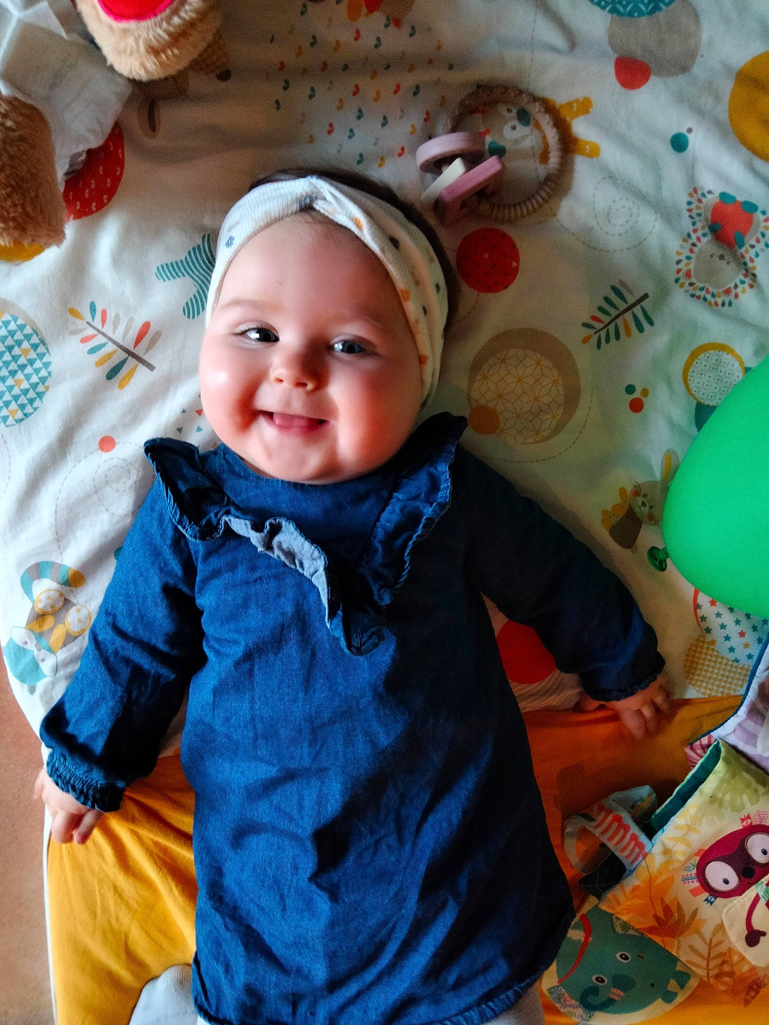 Zélie participe au concours pour gagner de l'argent avec cette photo : baby, baby_toddler_clothing, cap, child, electric_blue, event, eye, fun, happy, headwear, joy, leisure, linens, pattern, person, pink, play, product, room, sleeve