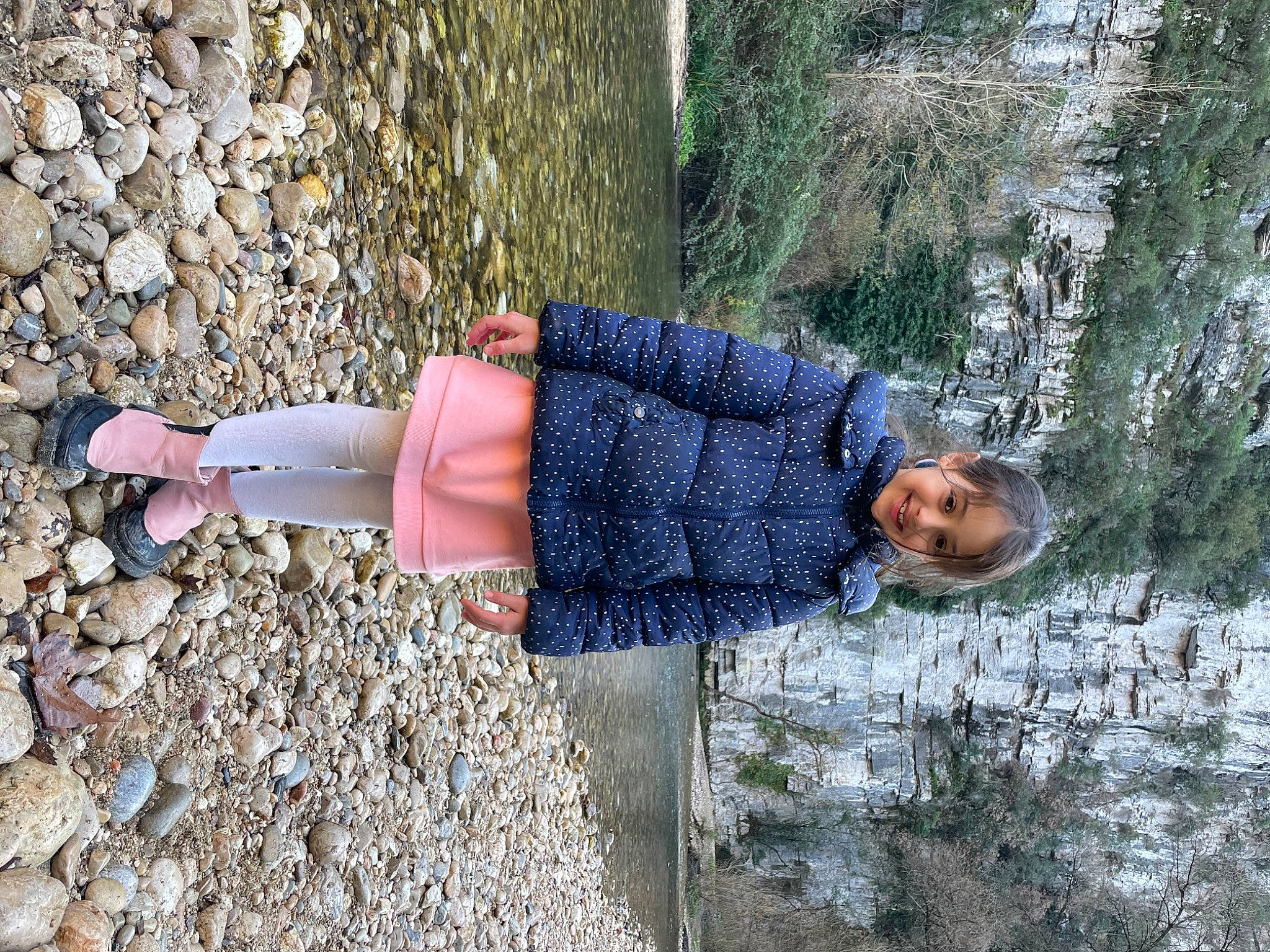 Leana a rejoint le concours — aidez-le/la à gagner de superbes lots ! beauty, denim, electric_blue, forest, fun, grass, human_leg, joy, landscape, leaf, leisure, pattern, people_in_nature, person, plant, recreation, rock, soil, spring, thigh