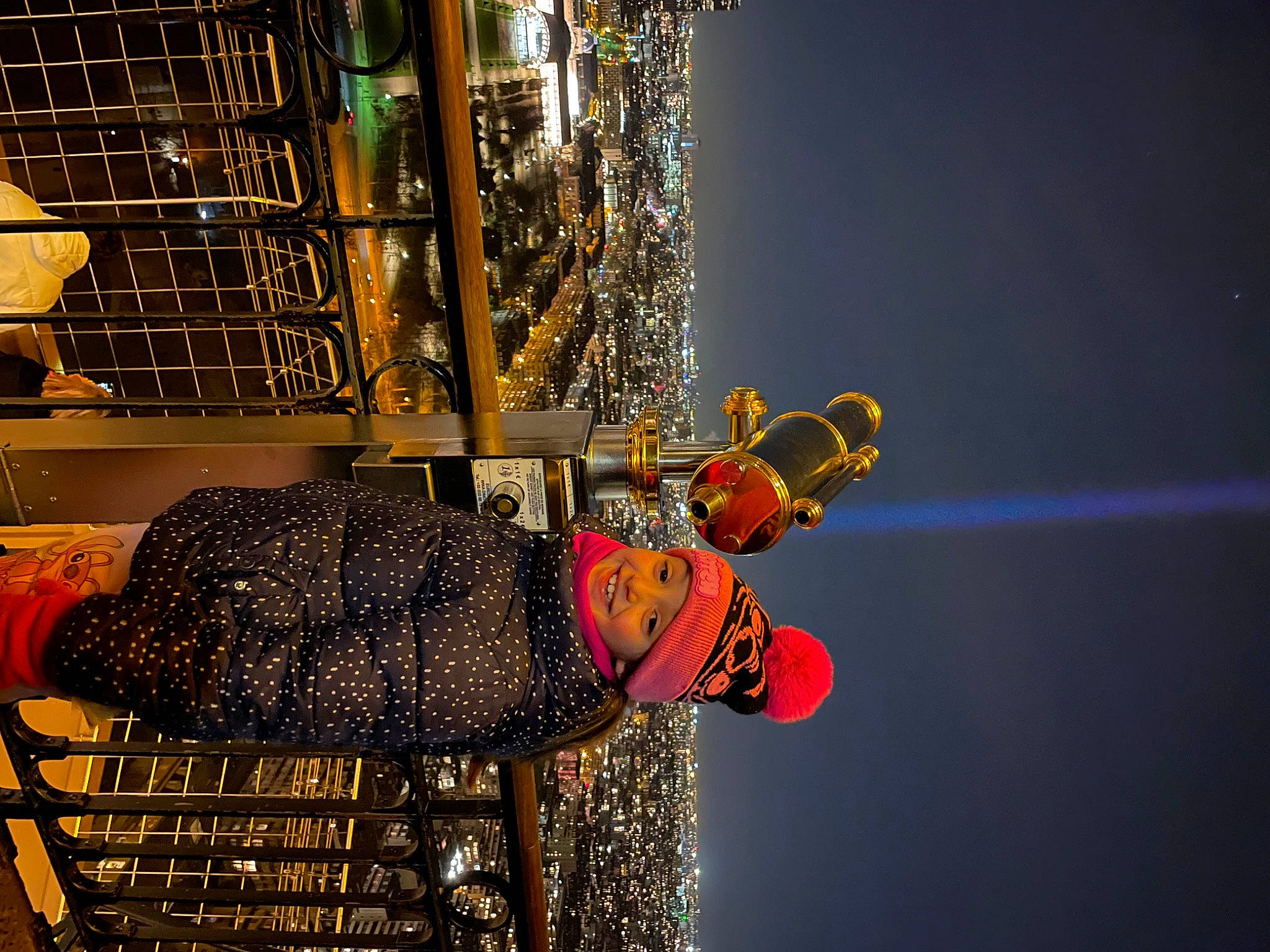 Leana a rejoint le concours — aidez-le/la à gagner de superbes lots ! engineering, event, fun, glass, headwear, joy, machine, mesh, metal, night, pattern, person, room, space