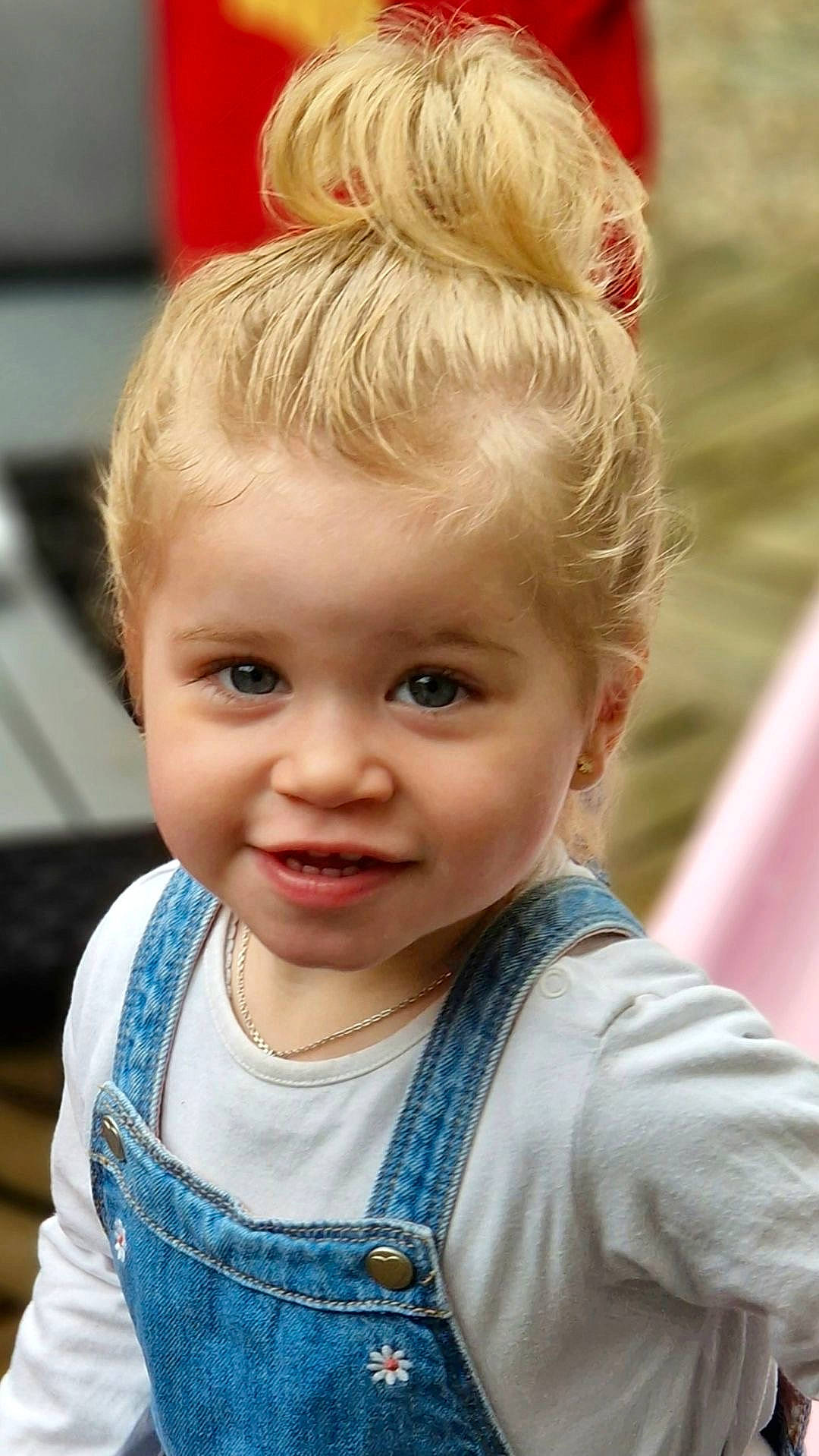 Harmony participe au concours pour gagner de l'argent avec cette photo : baby_toddler_clothing, blond, blue, cheek, child, clothing, ear, eyebrow, eyelash, hair, hairstyle, happy, head, iris, joy, lip, nose, person, skin, sleeve