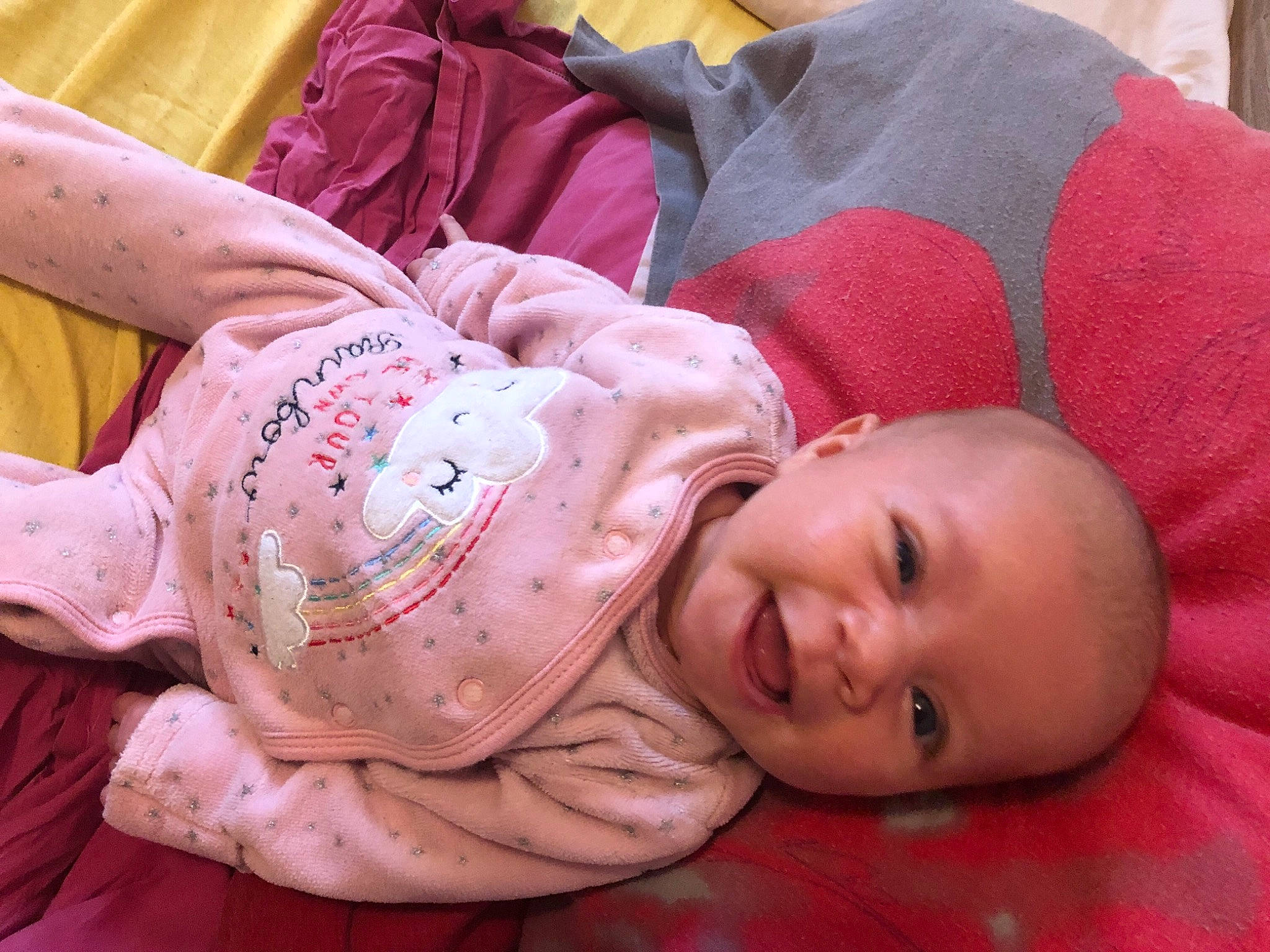 Harmony participe au concours pour gagner de l'argent avec cette photo : baby, baby_toddler_clothing, cheek, comfort, eye, finger, fun, happy, human_body, leg, lip, mouth, nose, person, pink, skin, smile, textile, toddler, vertebrate