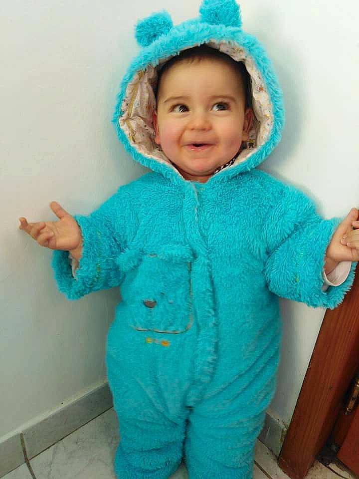 Quentin a rejoint le concours — aidez-le/la à gagner de superbes lots ! baby, baby_toddler_clothing, blue, child, clothing, costume, fur, hood, hoodie, jacket, outerwear, person, sleeve, smile, toddler, turquoise
