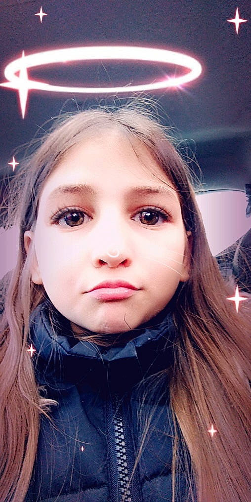 Cynthia a rejoint le concours — aidez-le/la à gagner de superbes lots ! beauty, black_hair, brown_hair, cheek, child_model, cool, eye, eyebrow, eyelash, face, forehead, girl, hairstyle, head, human_hair_color, lip, long_hair, organ, person, skin