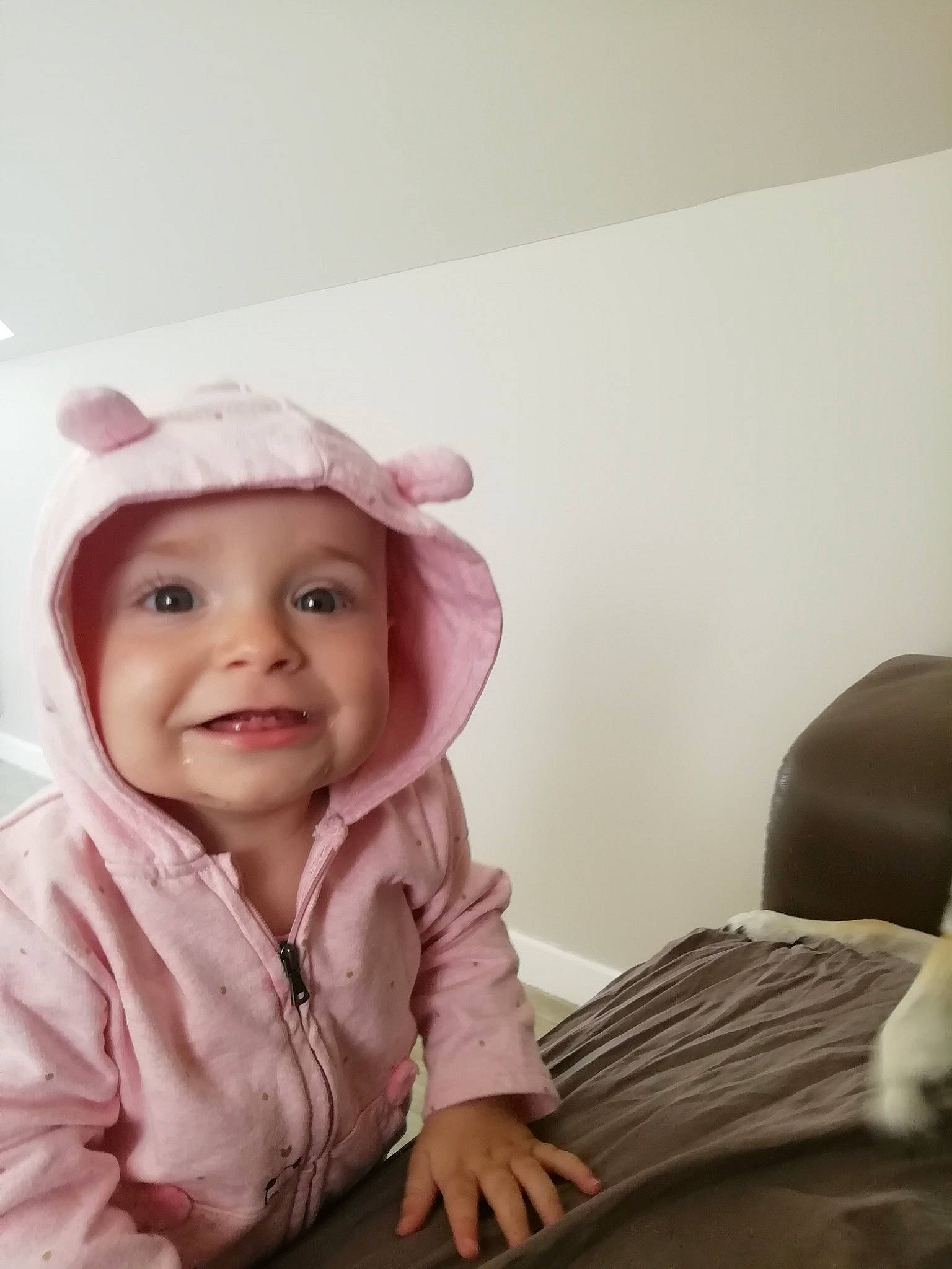 Keylia participe au concours pour gagner de l'argent avec cette photo : baby, beauty, cheek, child, ear, eye, face, fun, happy, hat, head, headgear, headwear, joy, nose, people, person, pink, sitting, skin