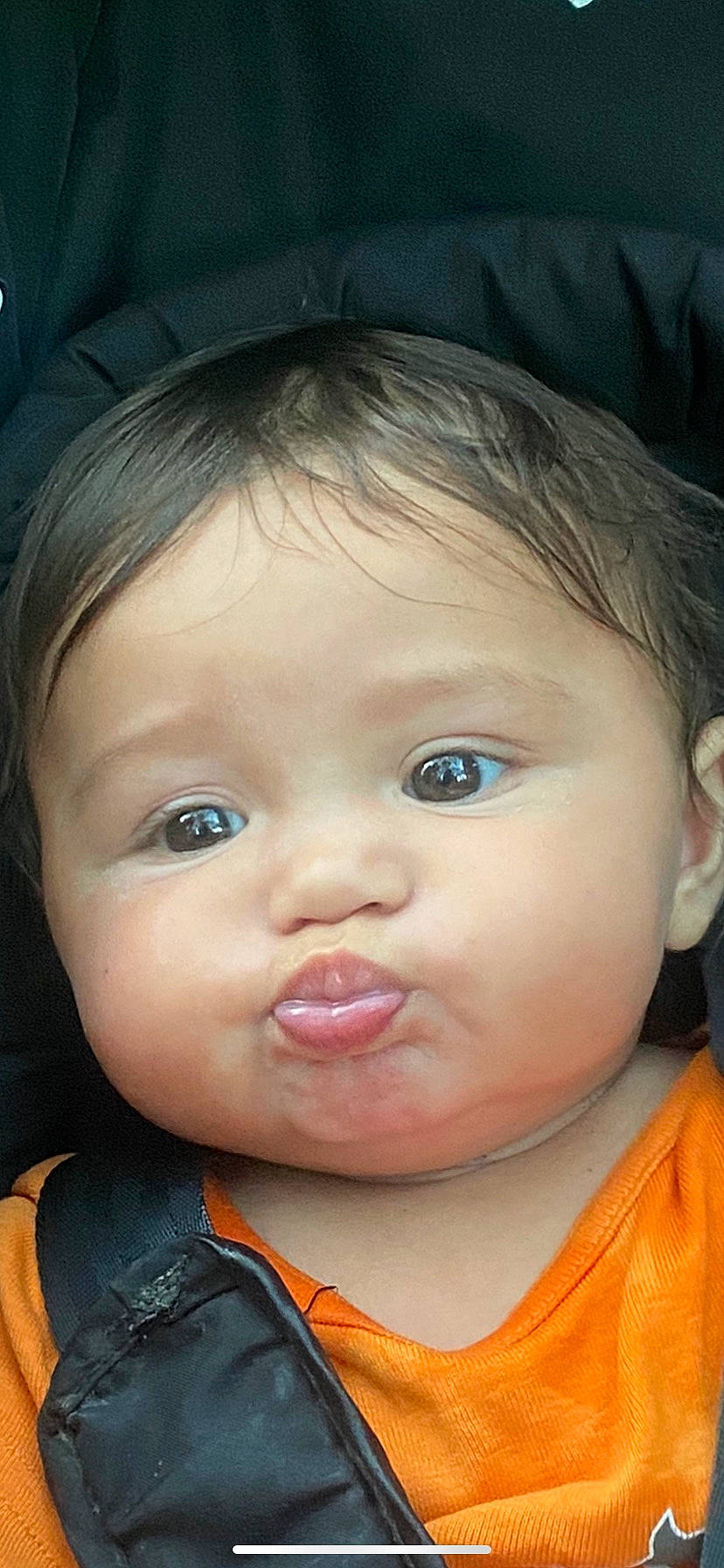 Zina a rejoint le concours — aidez-le/la à gagner de superbes lots ! baby, baby_toddler_clothing, cheek, chin, ear, eyebrow, eyelash, face, flash_photography, forehead, hair, hairstyle, human_body, iris, lip, mouth, neck, nose, organ, person