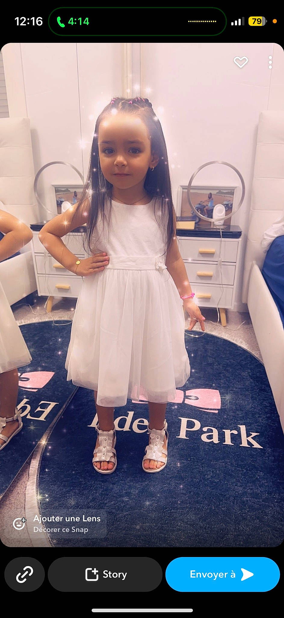 Naya participe au concours pour gagner de l'argent avec cette photo : black_hair, brown_hair, child, dress, event, fashion, fashion_design, flooring, formal_wear, gown, hairstyle, happy, human_leg, long_hair, one_piece_garment, person, purple, skin, toddler, toy