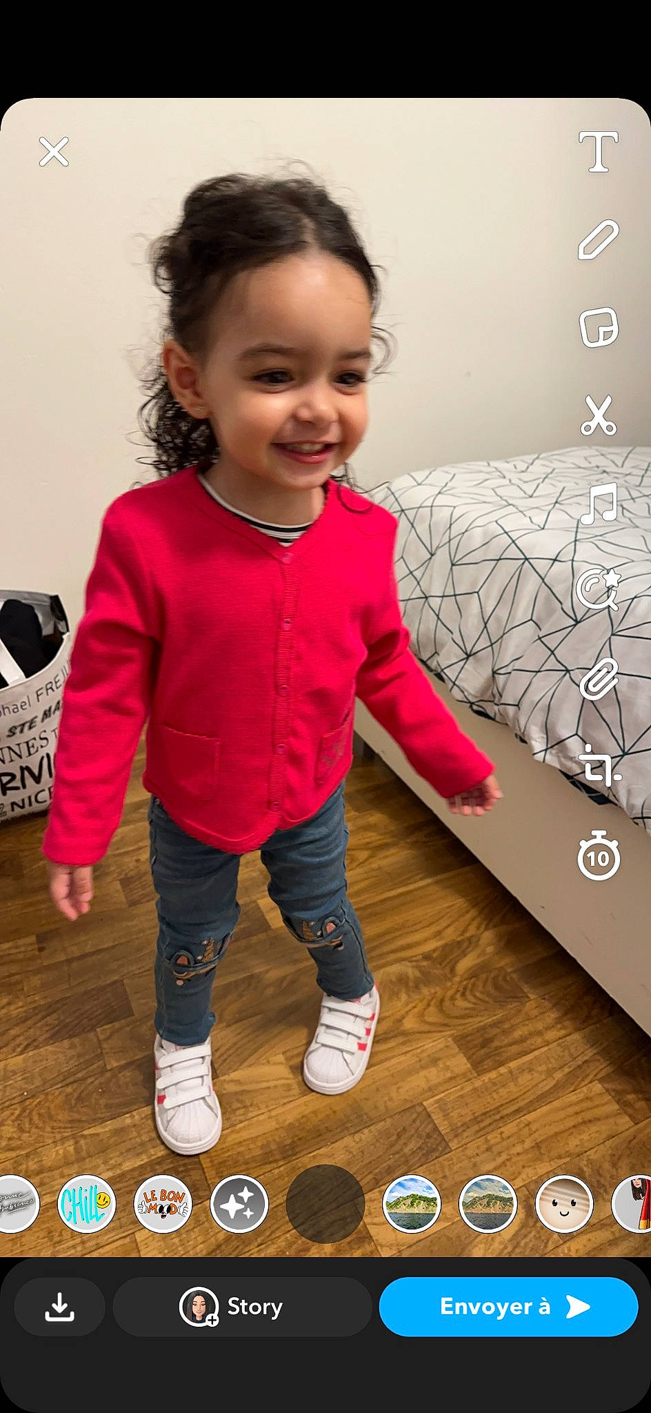 Naya participe au concours pour gagner de l'argent avec cette photo : arm, baby_toddler_clothing, beauty, cheek, child, facial_expression, floor, flooring, happy, joy, pattern, people, person, pink, skin, sleeve, smile, snapshot, standing, toddler