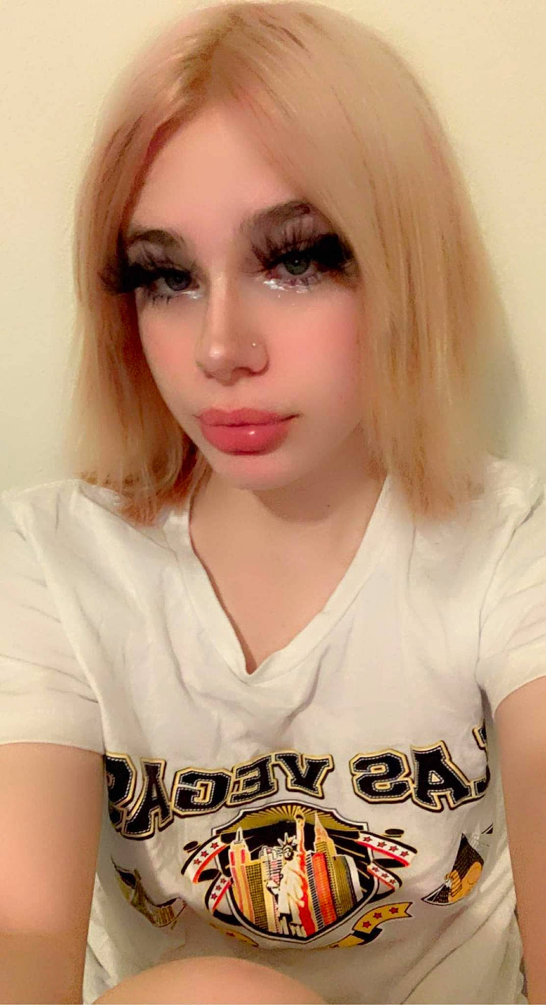 Danielle is registered to the contest to win money with this photo: cheek, cool, eye_liner, eye_shadow, eyebrow, eyelash, fashion, forehead, hairstyle, jaw, layered_hair, lip, lipstick, makeover, mouth, organ, person, red, skin, sleeve