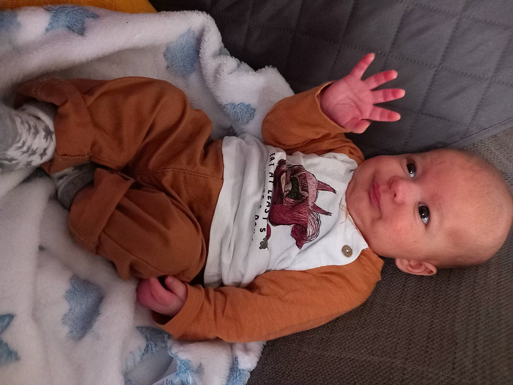 Matt a rejoint le concours — aidez-le/la à gagner de superbes lots ! arm, baby, baby_toddler_clothing, cheek, comfort, eye, finger, hand, head, human, human_body, joy, leg, mammal, mouth, nose, person, product, skin, sleeve