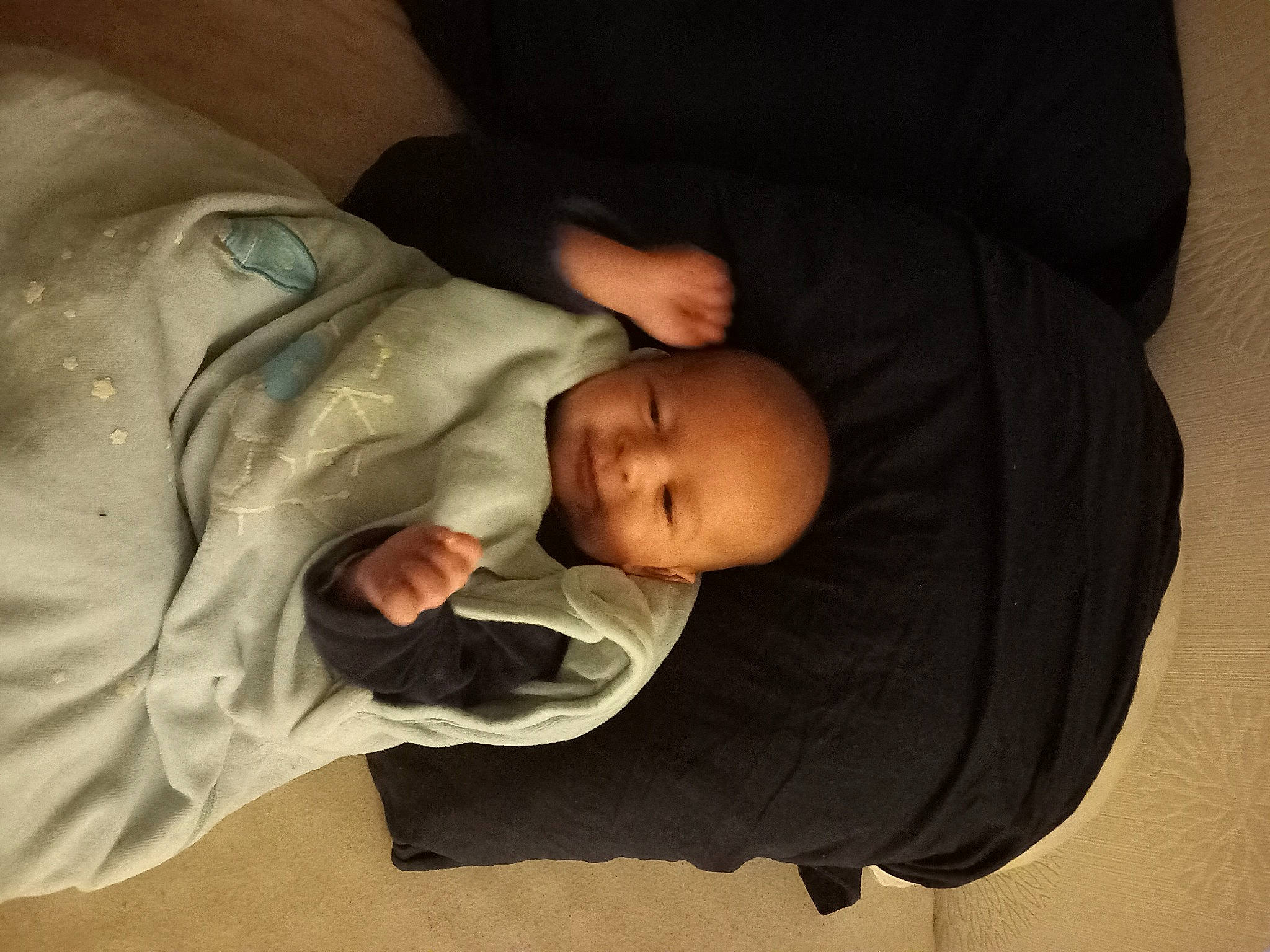 Matt participe au concours pour gagner de l'argent avec cette photo : baby, baby_products, baby_toddler_clothing, cheek, child, comfort, elbow, eye, finger, gesture, hand, nap, nose, person, sitting, sleep, sleeve, smile, toddler, tree