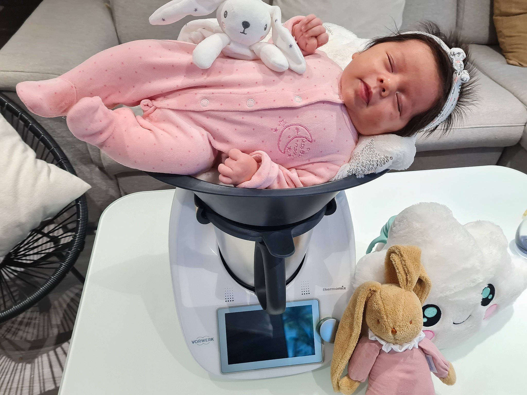 Lucy participe au concours pour gagner de l'argent avec cette photo : baby, baby_carriage, baby_in_car_seat, baby_products, baby_safety, baby_sleeping, baby_toddler_clothing, car_seat, child, comfort, infant_bed, linens, person, product, room, service, stuffed_toy, textile, toddler, toy
