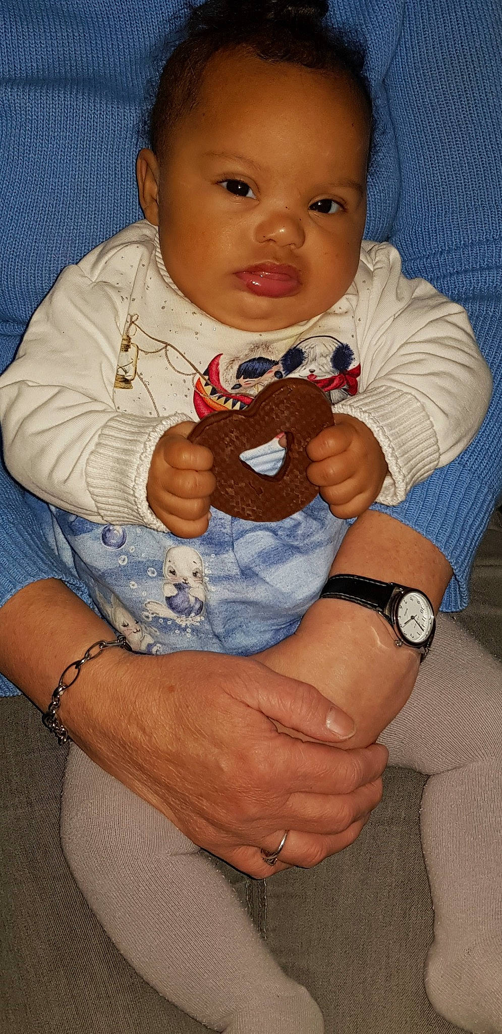 Rokhaya a rejoint le concours — aidez-le/la à gagner de superbes lots ! arm, baby, cheek, child, finger, person, thumb, toddler