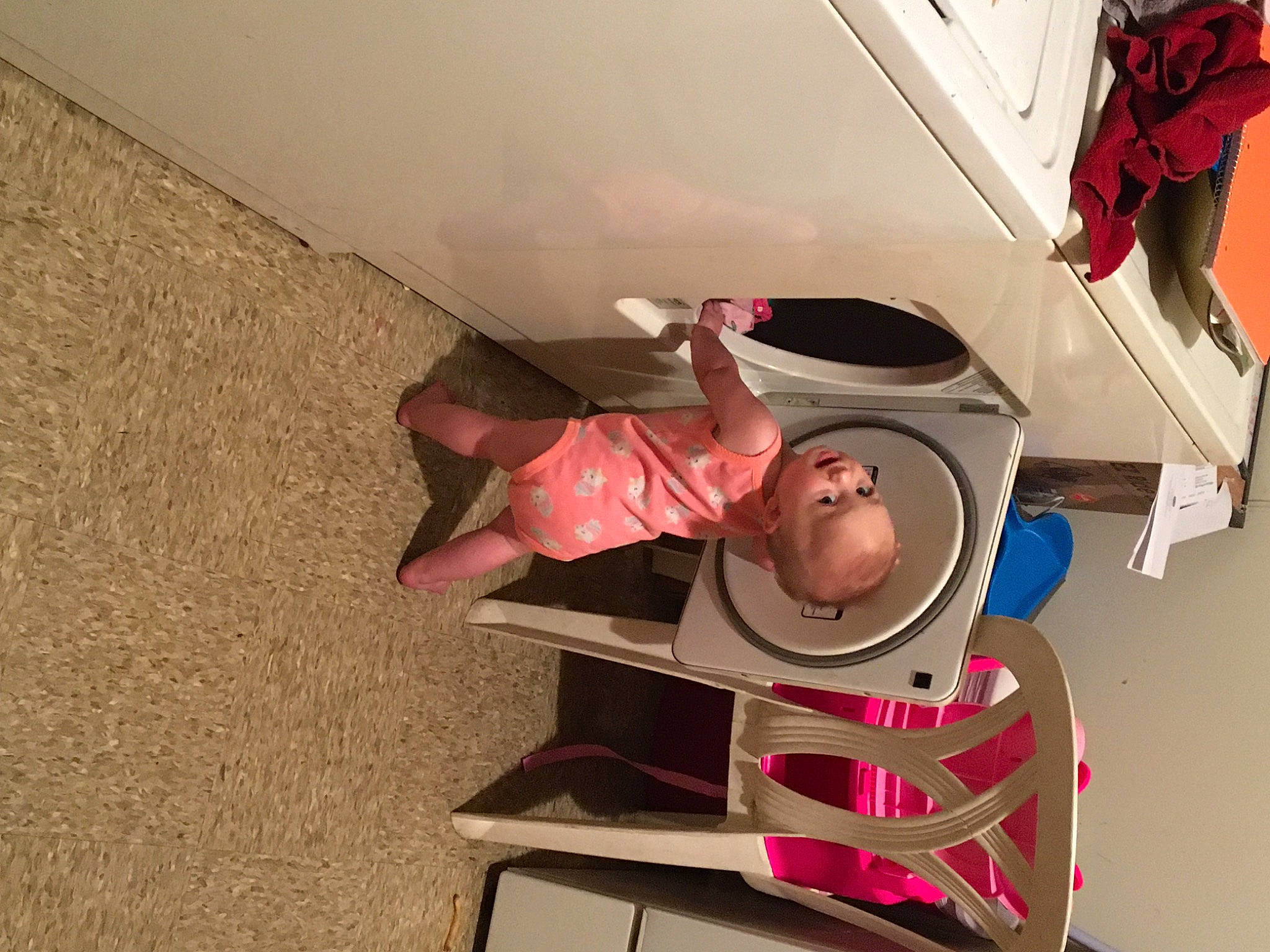 Kouvr is registered to the contest to win money with this photo: child, person, pink, toddler