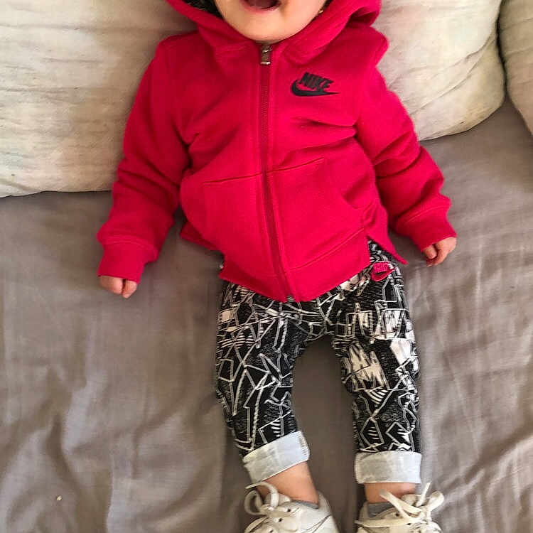 Lunah a rejoint le concours — aidez-le/la à gagner de superbes lots ! child, clothing, costume, fur, hood, hoodie, jacket, outerwear, shoe, sleeve