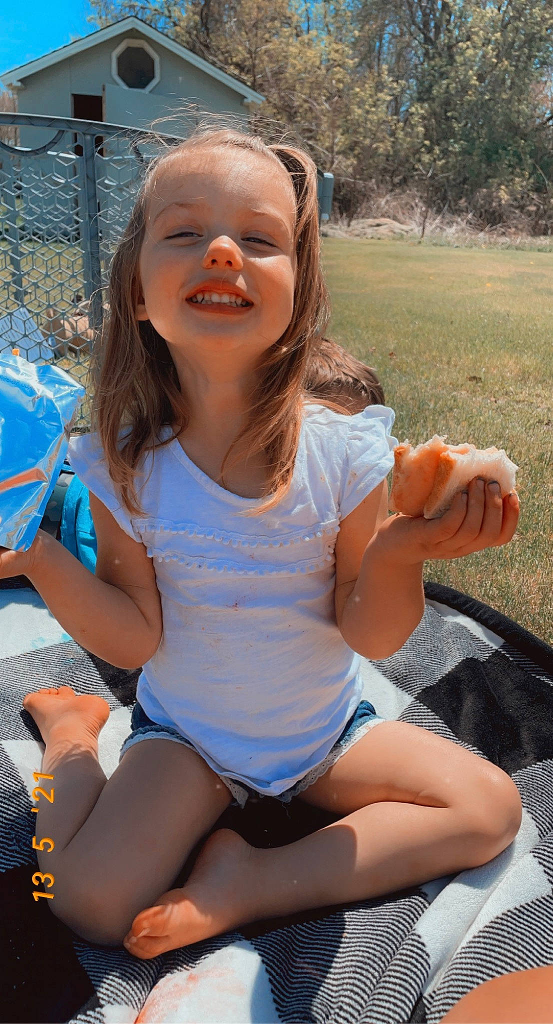 Elena is registered to the contest to win money with this photo: blue, dress, eye, face, finger, hairstyle, happy, head, human_body, joy, knee, leg, leisure, mouth, muscle, person, pink, plant, shorts, skin