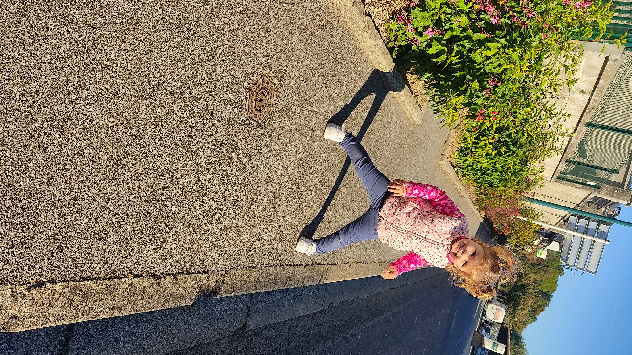 Lyanna a rejoint le concours — aidez-le/la à gagner de superbes lots ! asphalt, building, concrete, dress, facade, flowerpot, grass, house, joy, landscape, leisure, magenta, person, plant, road_surface, shadow, sidewalk, street_fashion, tints_and_shades, tree