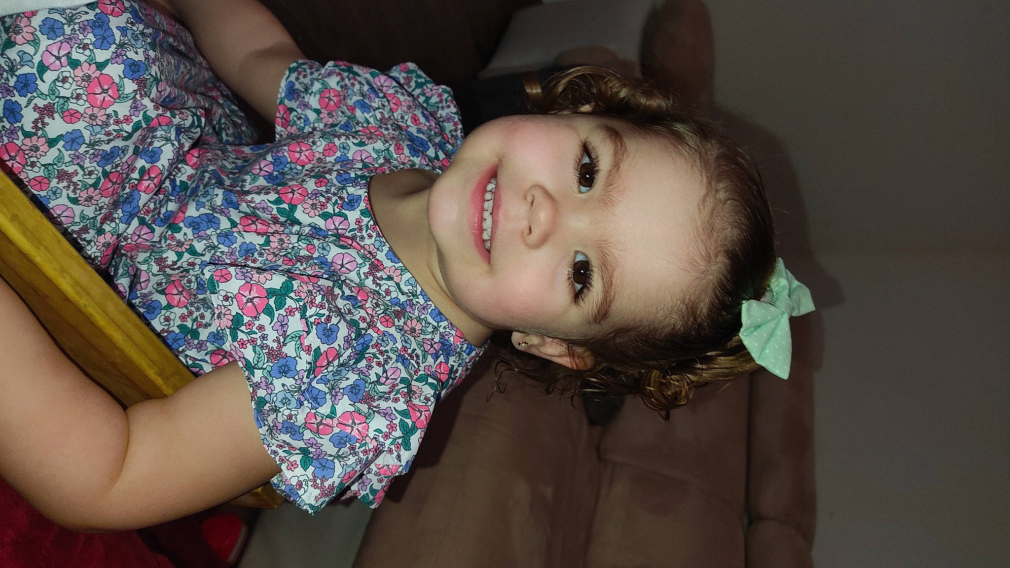 Lyanna a rejoint le concours — aidez-le/la à gagner de superbes lots ! arm, dress, eye, eyelash, face, flash_photography, happy, head, human_body, iris, joint, joy, lip, mouth, neck, nose, person, pink, shoulder, skin