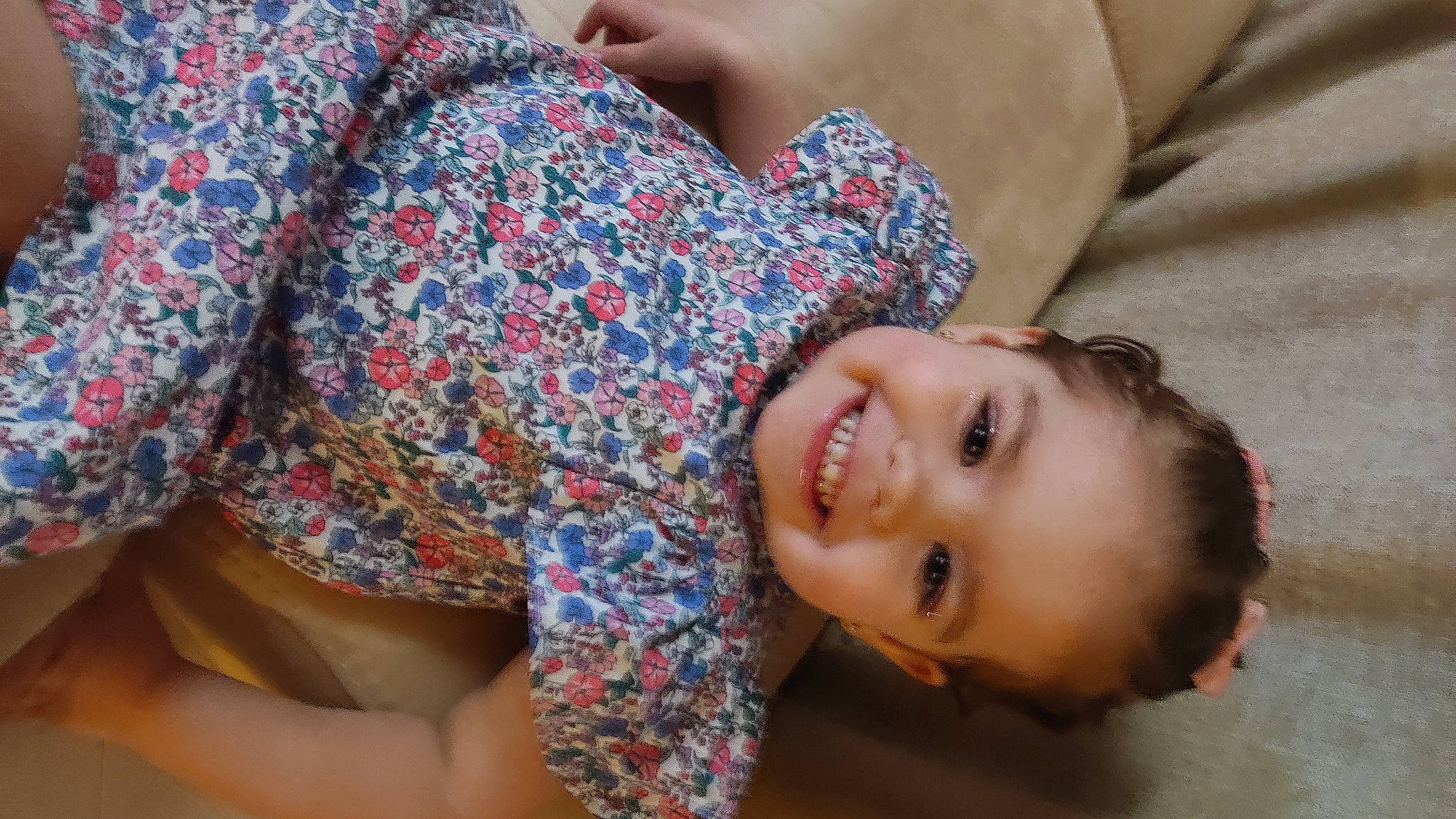 Lyanna participe au concours pour gagner de l'argent avec cette photo : child, comfort, elbow, fun, gesture, happy, human_body, iris, joint, joy, lip, mammal, mouth, neck, nose, pattern, person, skin, smile, textile