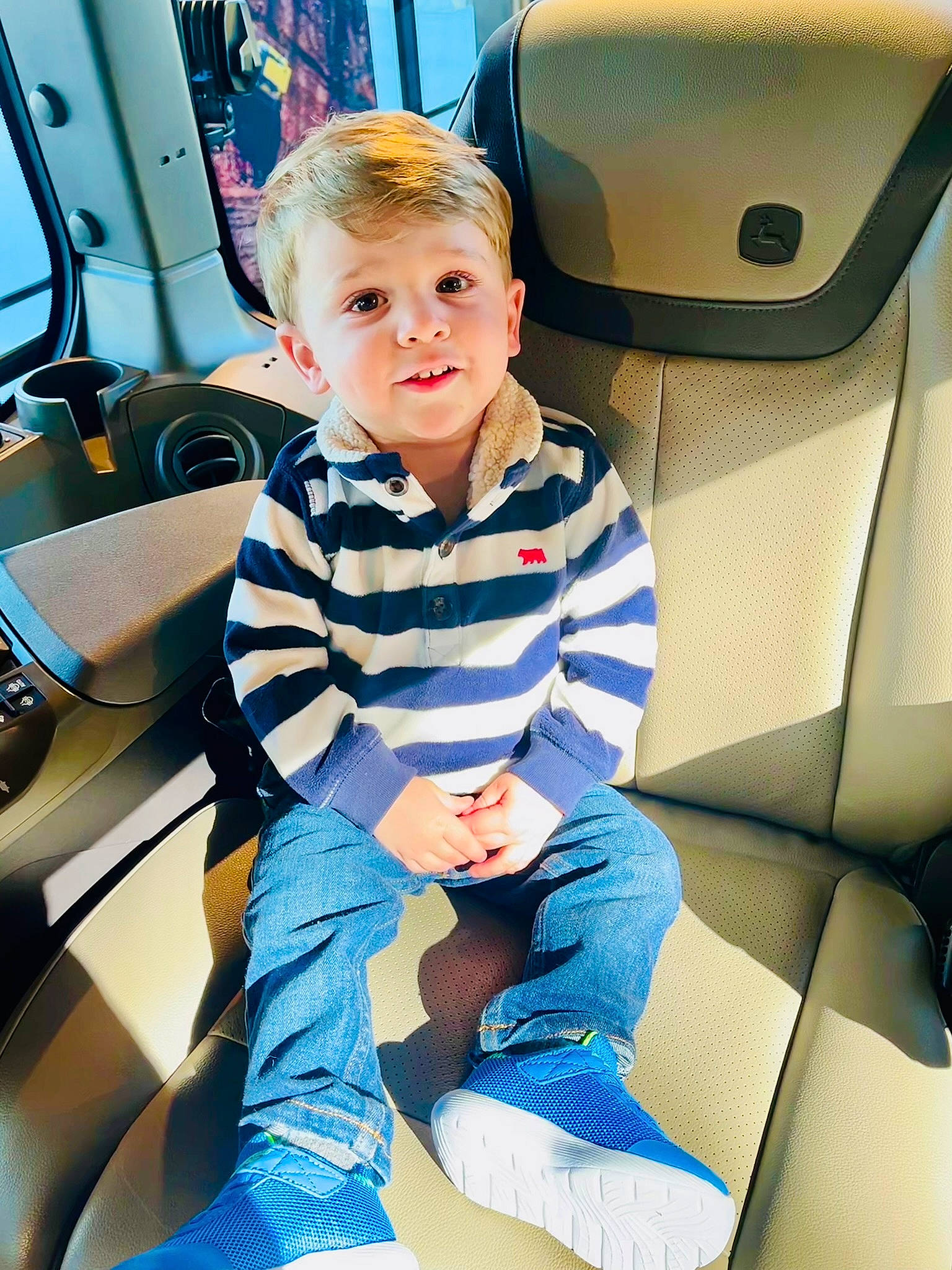 Jasper is registered to the contest to win money with this photo: auto_part, automotive_design, automotive_exterior, baby_toddler_clothing, blue, car_seat, car_seat_cover, child, comfort, electric_blue, family_car, fun, leisure, luxury_vehicle, motor_vehicle, person, shoe, sneakers, t_shirt, toddler