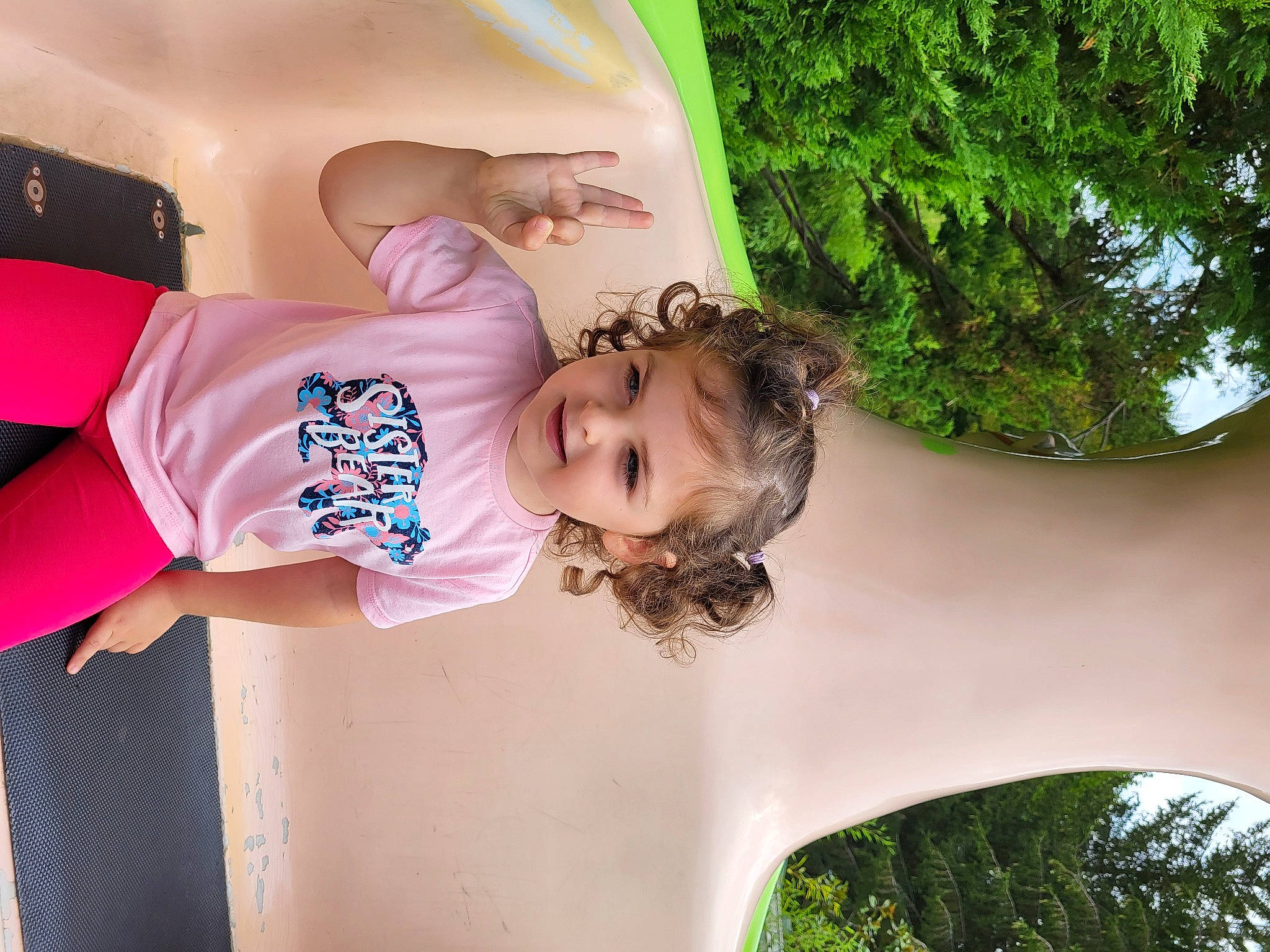 Mélody participe au concours pour gagner de l'argent avec cette photo : chest, child, fun, grass, happy, jewellery, joy, leisure, people_in_nature, person, photo_shoot, plant, recreation, shoulder, skin, smile, summer, t_shirt, toddler, tree