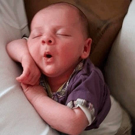 Emrys a rejoint le concours — aidez-le/la à gagner de superbes lots ! baby, baby_making_funny_faces, baby_sleeping, birth, cheek, child, chin, face, facial_expression, hand, head, lip, mouth, nap, nose, person, skin, sleep, smile, toddler