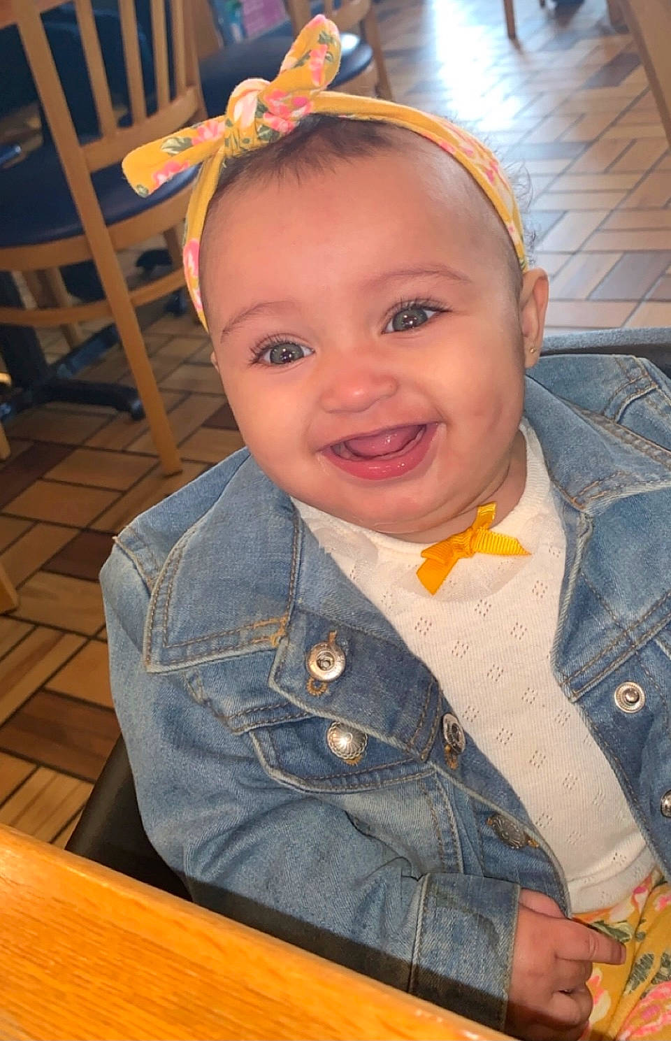 Ameena is registered to the contest to win money with this photo: button, chair, cheek, child, chin, denim, ear, eye, fun, happy, head, iris, joy, nose, person, sitting, skin, smile, t_shirt, table