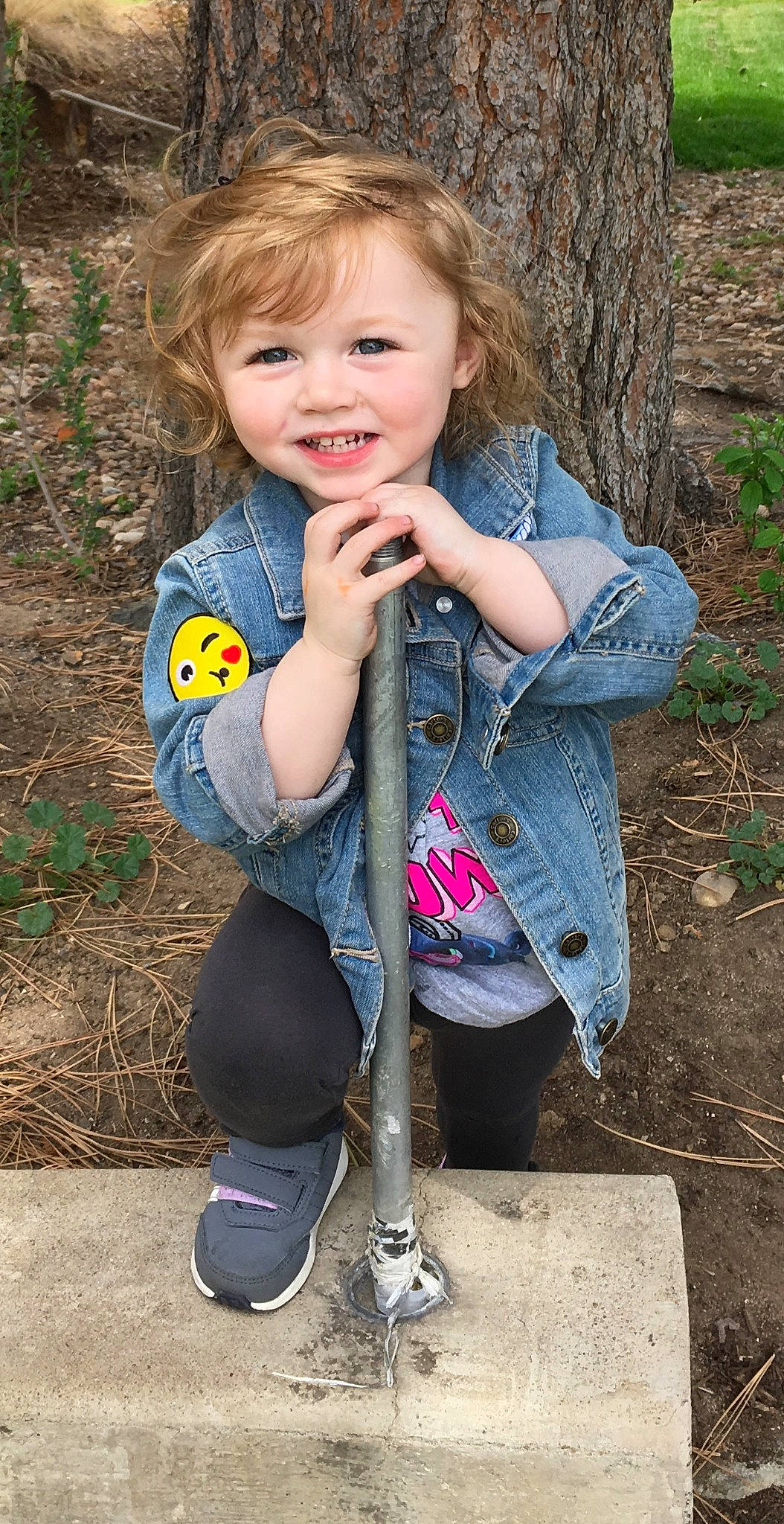 Leeanna is registered to the contest to win money with this photo: blond, child, child_model, denim, footwear, grass, jeans, joy, person, photography, plant, play, shoe, sitting, smile, soil, textile, toddler