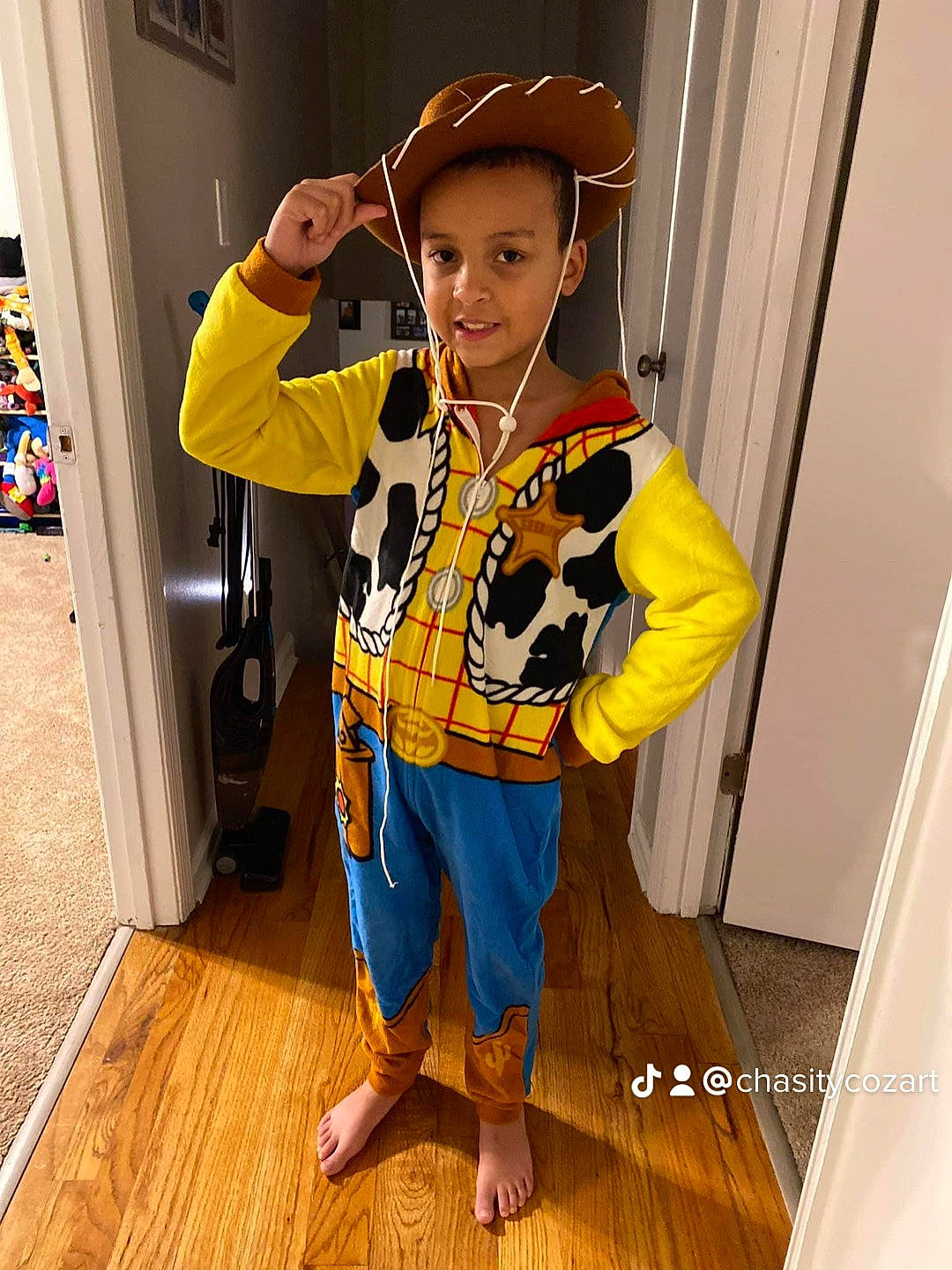 Julius is registered to the contest to win money with this photo: bag, costume, costume_hat, door, electric_blue, fashion_accessory, fashion_design, flooring, hardwood, hat, headgear, joy, laminate_flooring, person, sleeve, smile, t_shirt, toddler, varnish, wood