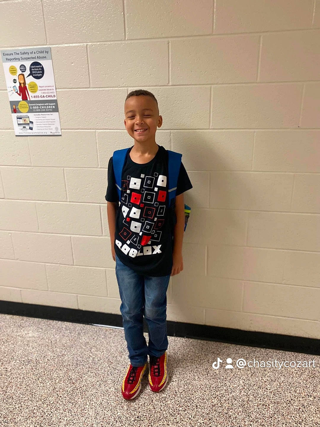 Julius is registered to the contest to win money with this photo: carmine, child, denim, electric_blue, fashion_design, flooring, fun, happy, jeans, joy, knee, leg, outdoor_shoe, pattern, person, room, sleeve, smile, sportswear, t_shirt